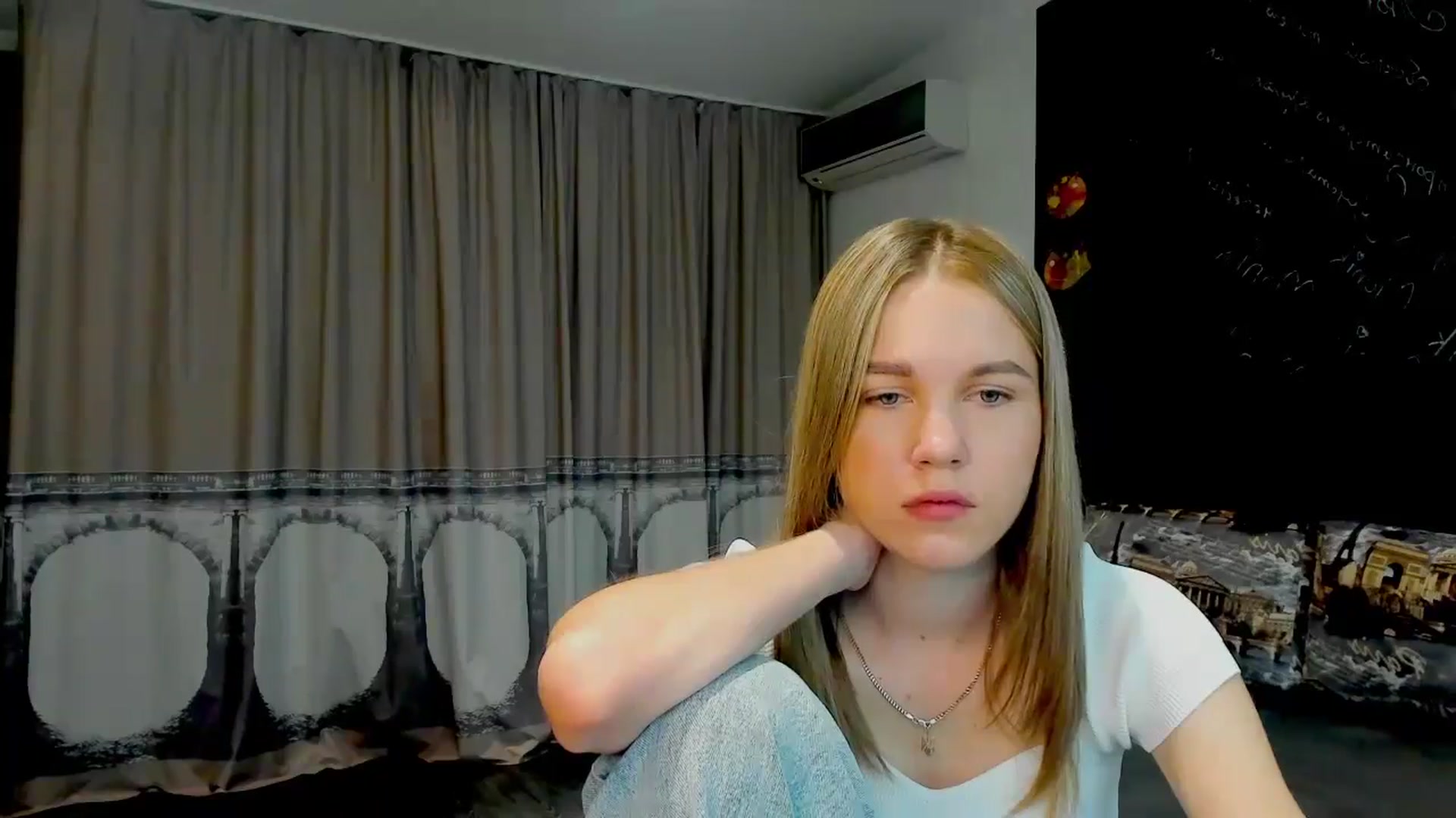 Gallery image thumbnail from Kate_Lewiss's myfreecams stream on, 05/16/2024, 07:32 image 19 of 20