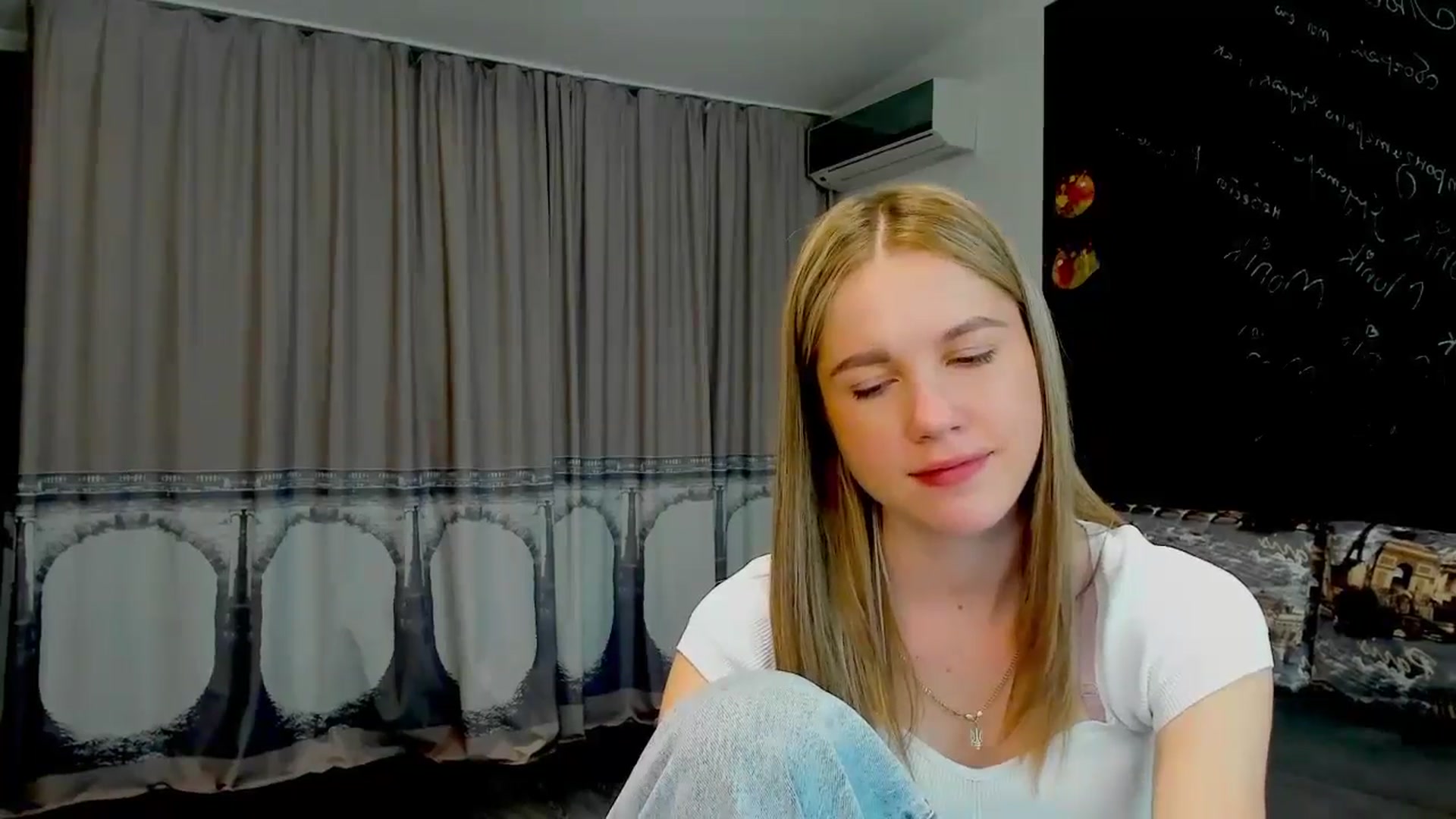 Gallery image thumbnail from Kate_Lewiss's myfreecams stream on, 05/16/2024, 08:43 image 3 of 20