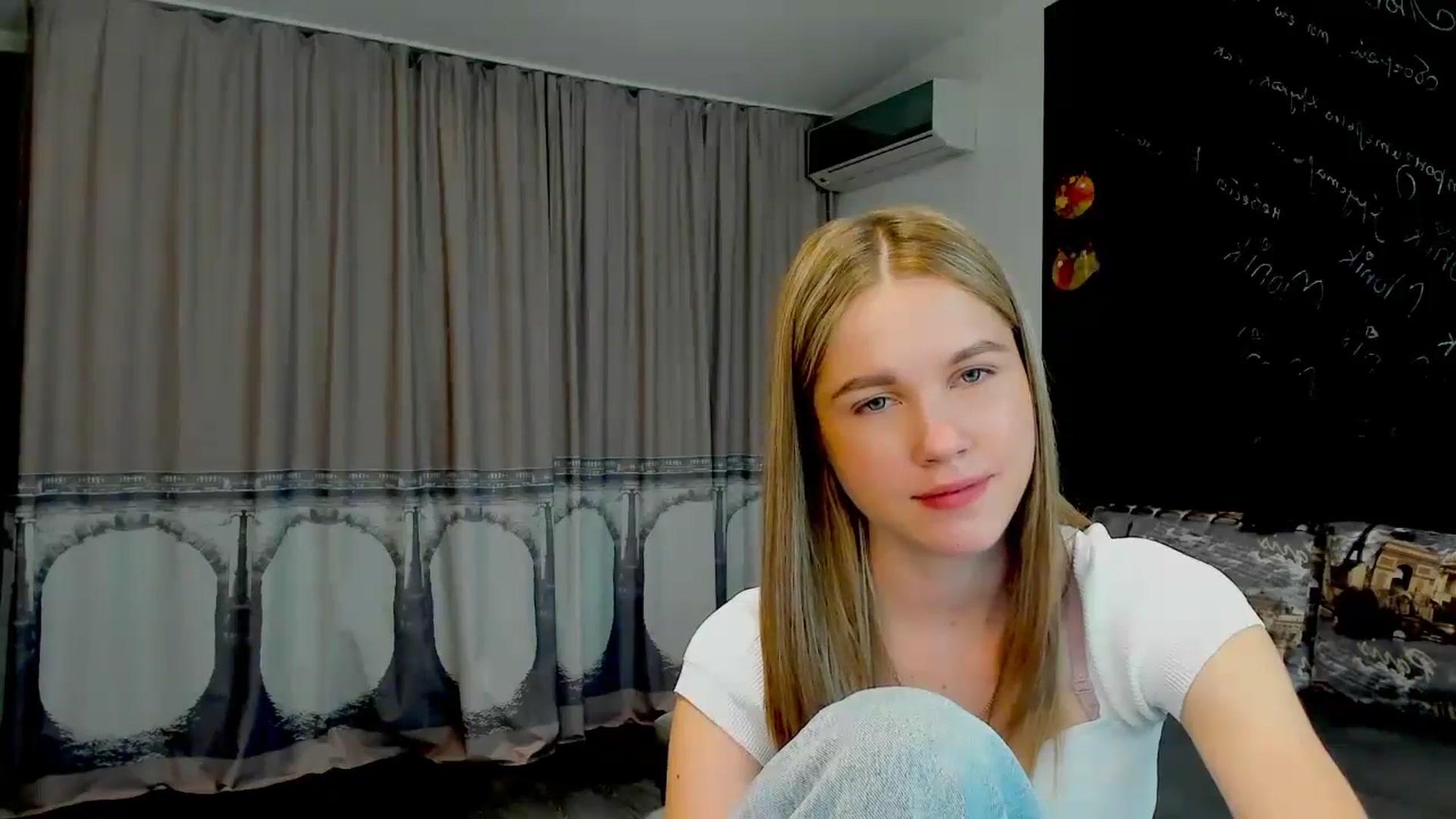 Gallery image thumbnail from Kate_Lewiss's myfreecams stream on, 05/16/2024, 08:43 image 4 of 20