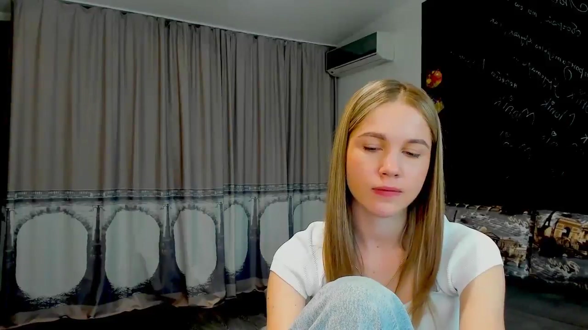 Gallery image thumbnail from Kate_Lewiss's myfreecams stream on, 05/16/2024, 08:43 image 5 of 20