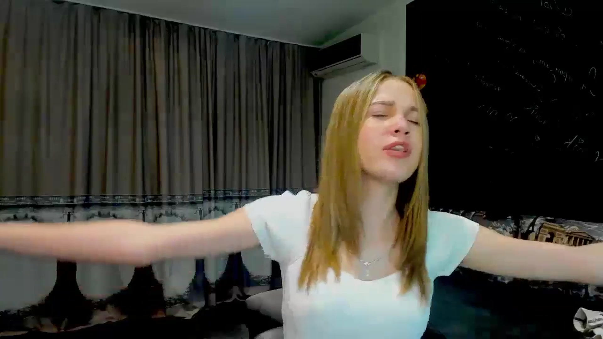 Gallery image thumbnail from Kate_Lewiss's myfreecams stream on, 05/16/2024, 10:14 image 18 of 20