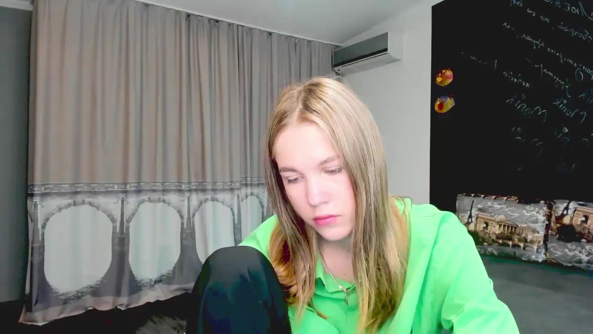 Gallery image thumbnail from Kate_Lewiss's myfreecams stream on, 05/22/2024, 07:15 image 15 of 20