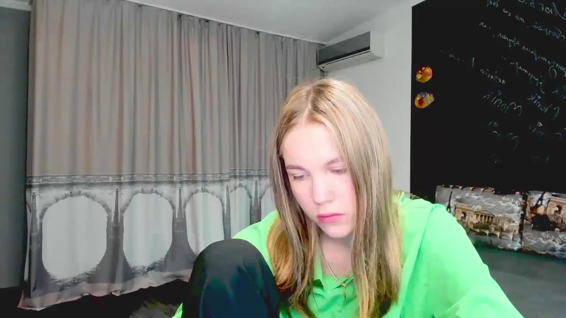 Gallery image thumbnail from Kate_Lewiss's myfreecams stream on, 05/22/2024, 07:15 image 17 of 20