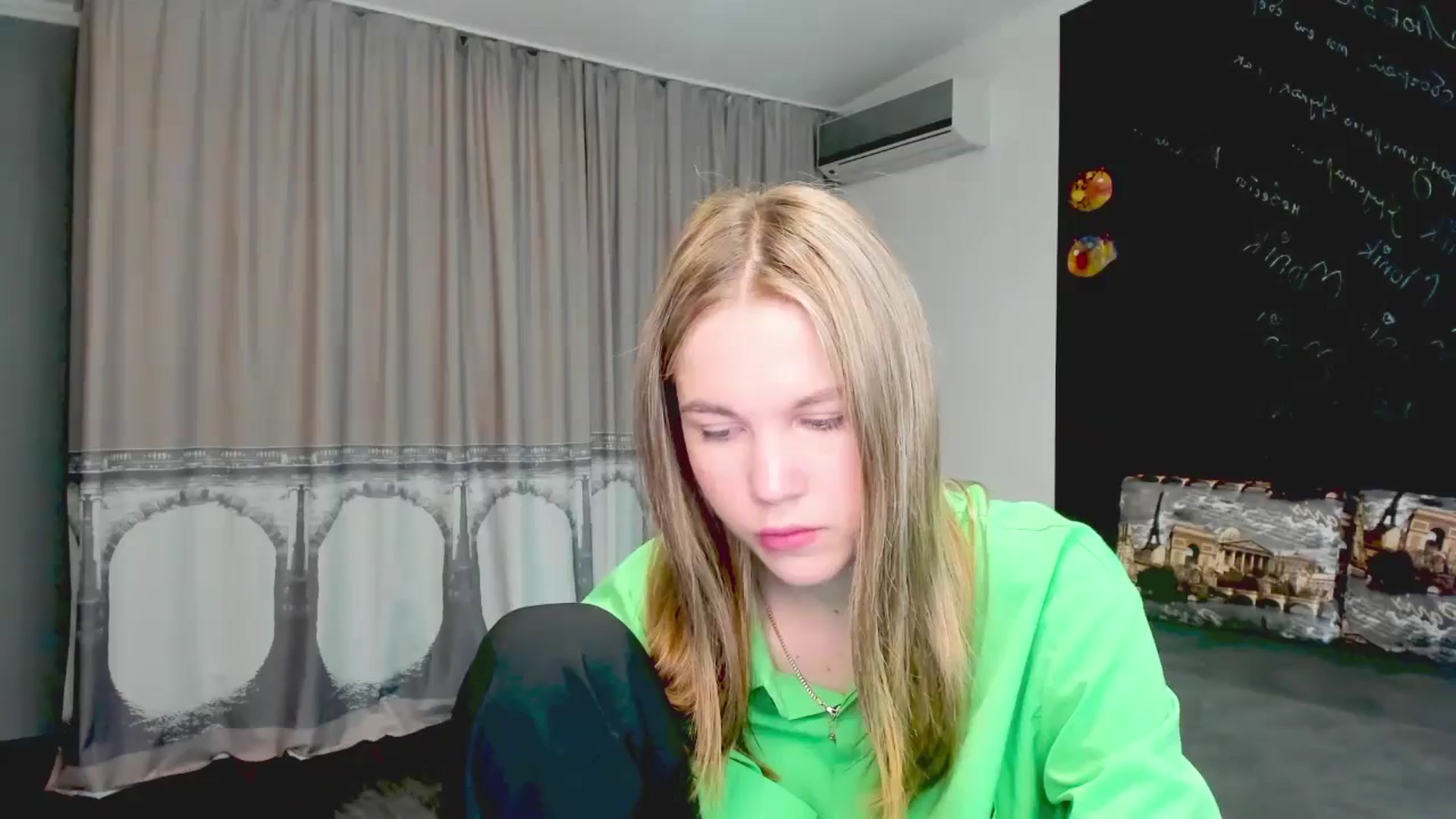Gallery image thumbnail from Kate_Lewiss's myfreecams stream on, 05/22/2024, 07:15 image 16 of 20