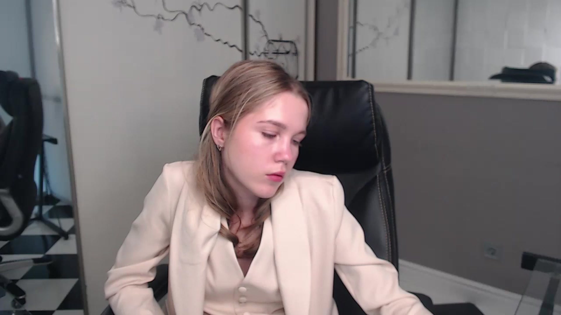 Gallery image thumbnail from Kate_Lewiss's myfreecams stream on, 05/26/2024, 06:49 image 1 of 20