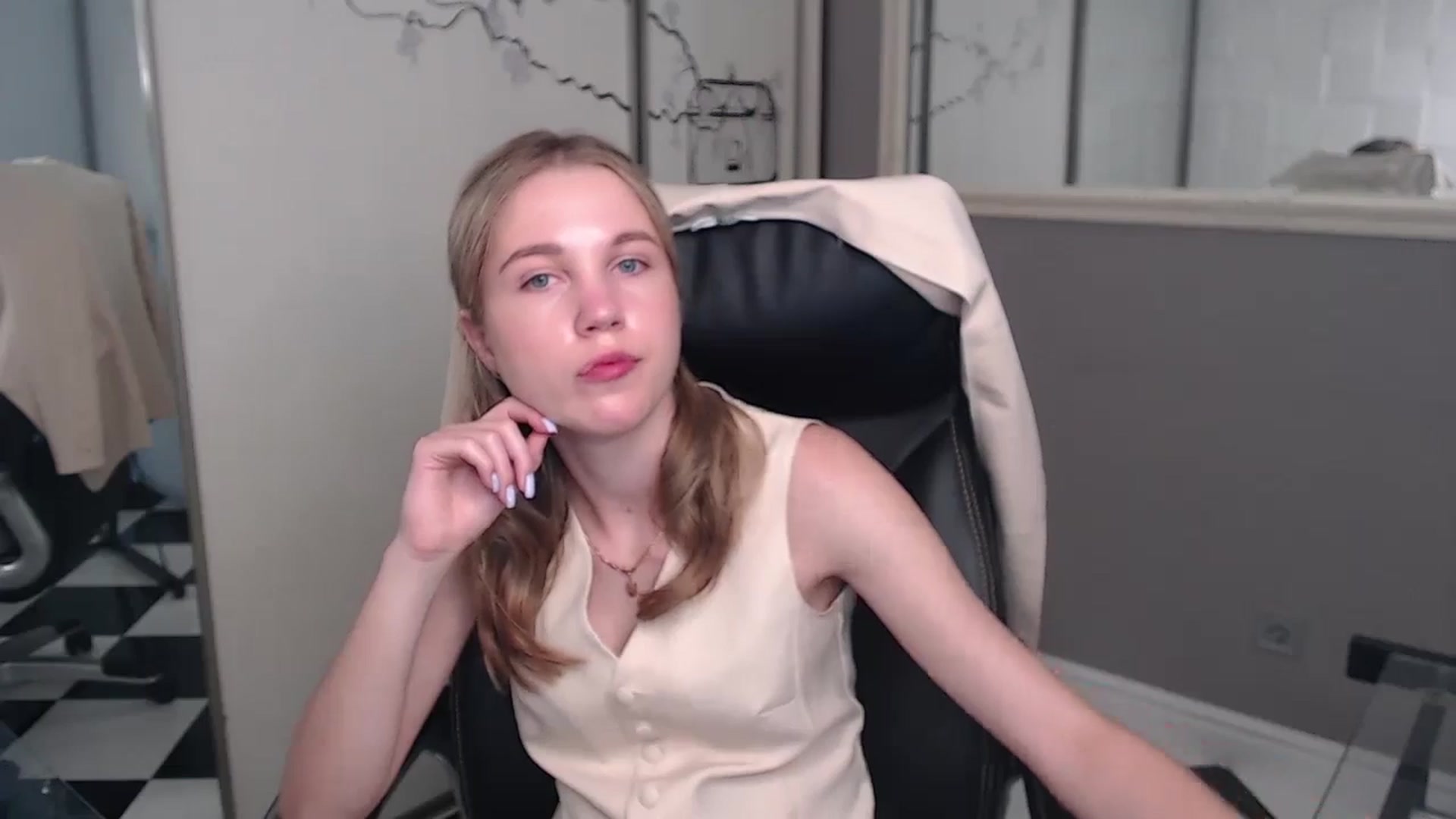 Gallery image thumbnail from Kate_Lewiss's myfreecams stream on, 05/26/2024, 07:50 image 5 of 20