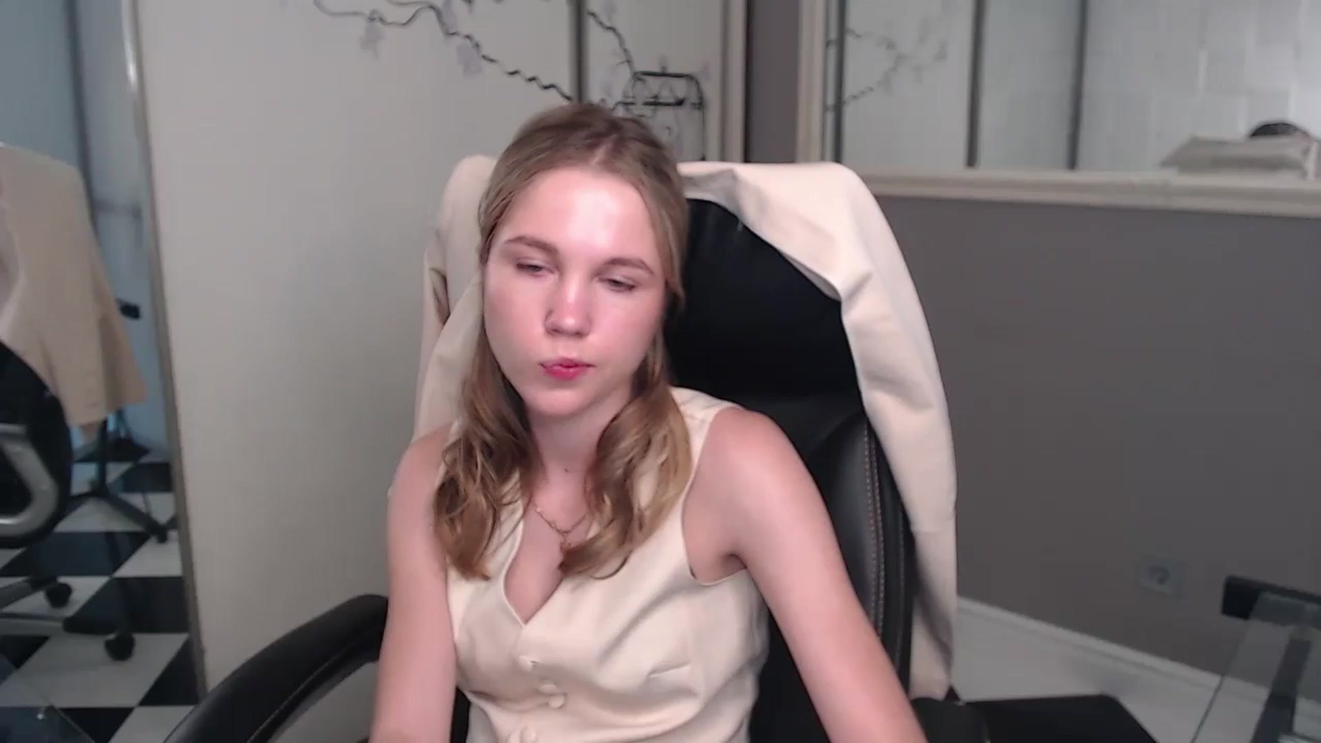 Gallery image thumbnail from Kate_Lewiss's myfreecams stream on, 05/26/2024, 07:50 image 17 of 20