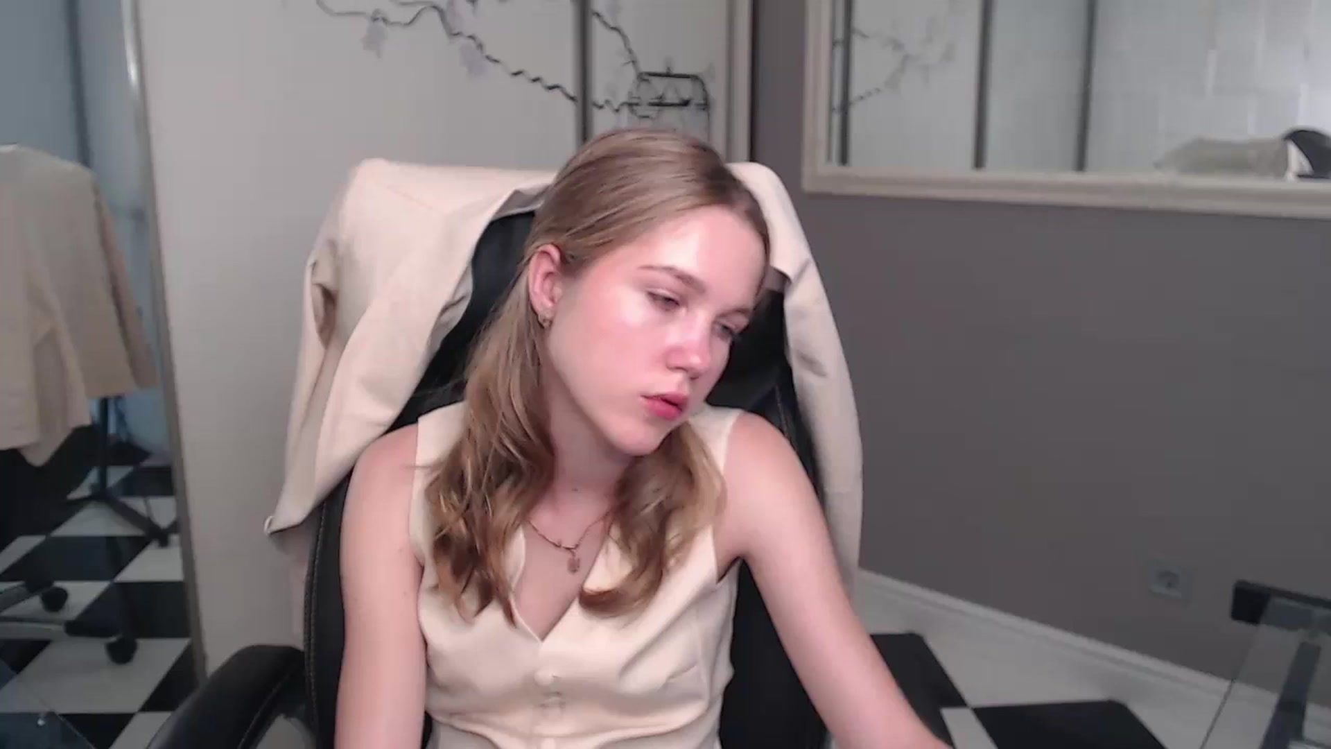 Gallery image thumbnail from Kate_Lewiss's myfreecams stream on, 05/26/2024, 07:50 image 10 of 20