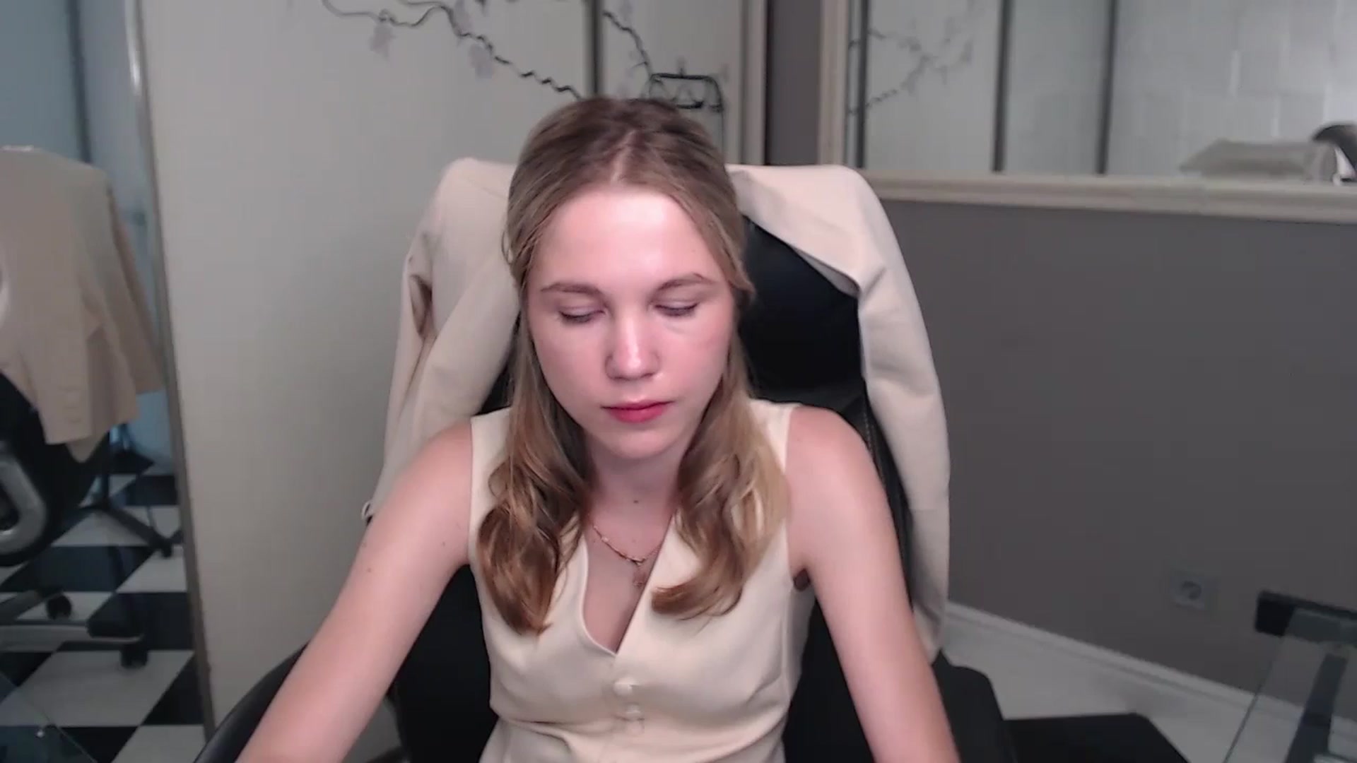 Gallery image thumbnail from Kate_Lewiss's myfreecams stream on, 05/26/2024, 07:50 image 19 of 20