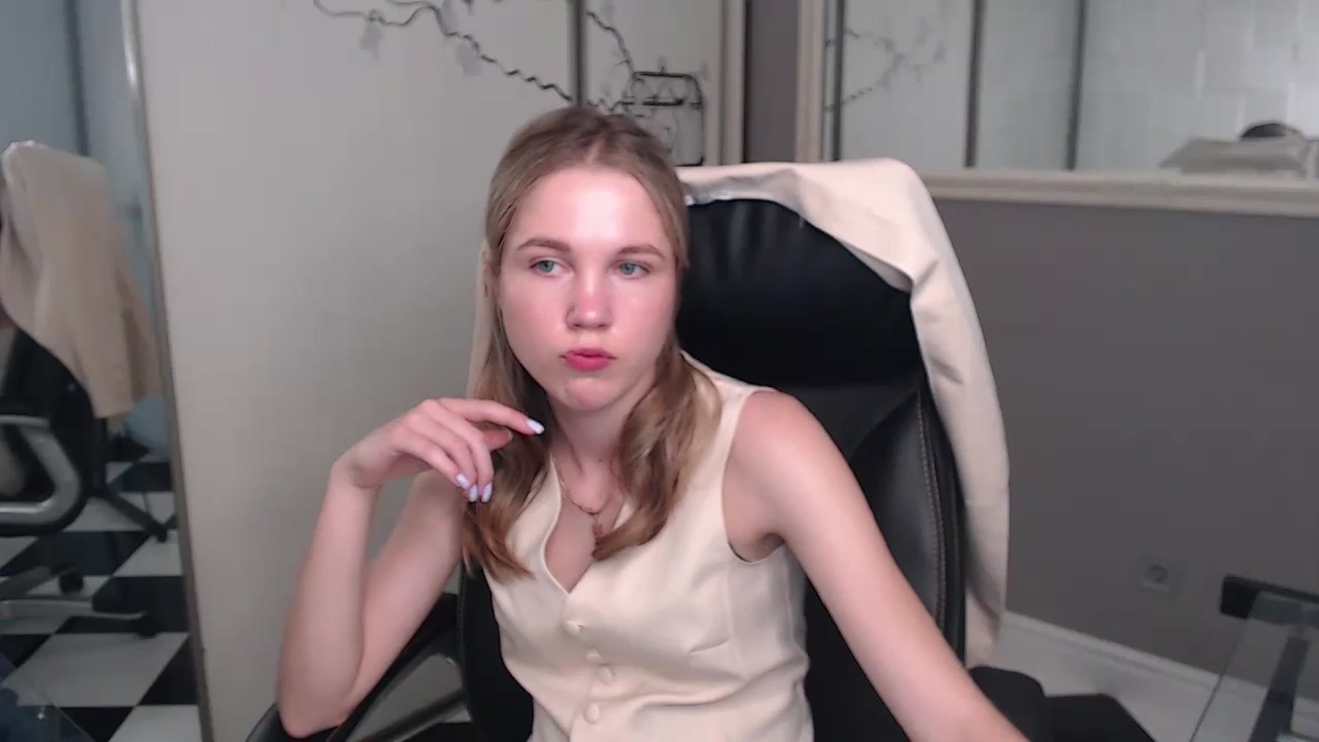 Gallery image thumbnail from Kate_Lewiss's myfreecams stream on, 05/26/2024, 07:50 image 6 of 20