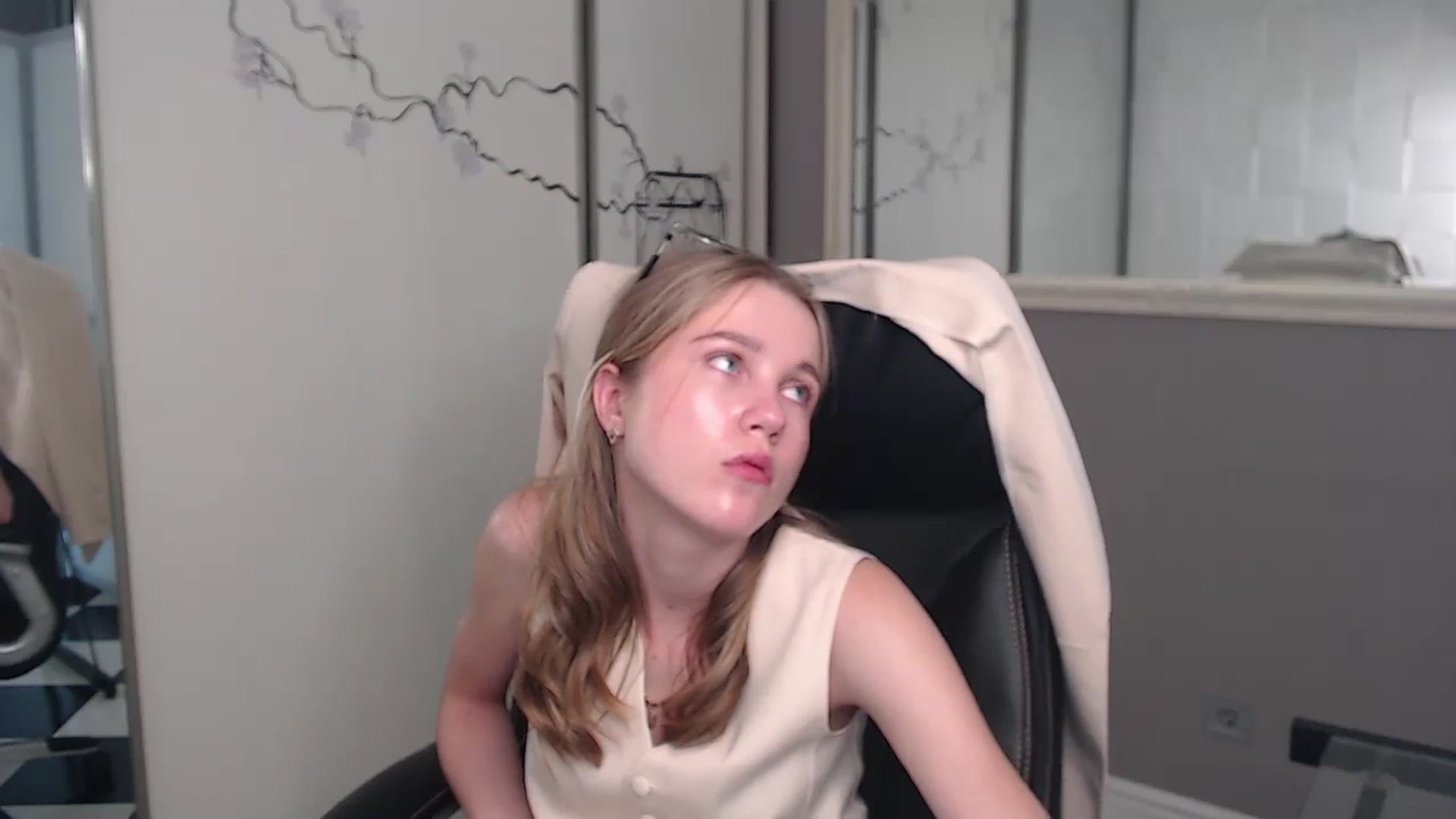 Gallery image thumbnail from Kate_Lewiss's myfreecams stream on, 05/26/2024, 10:43 image 12 of 20