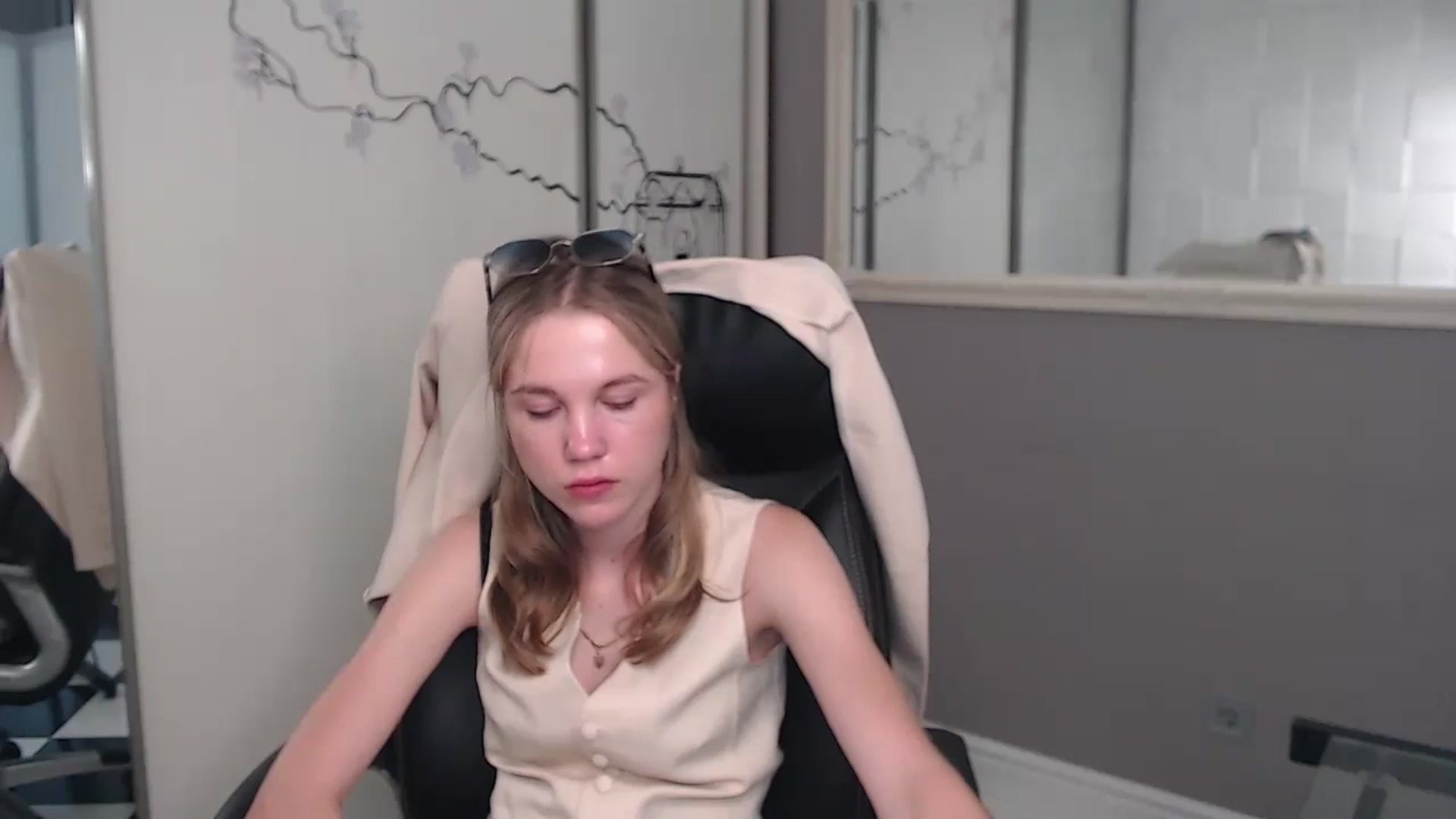 Gallery image thumbnail from Kate_Lewiss's myfreecams stream on, 05/26/2024, 10:43 image 15 of 20