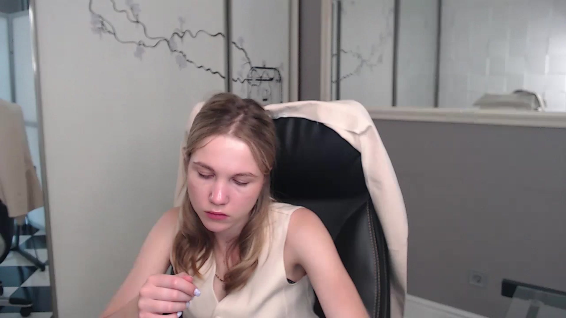 Gallery image thumbnail from Kate_Lewiss's myfreecams stream on, 05/26/2024, 10:43 image 6 of 20