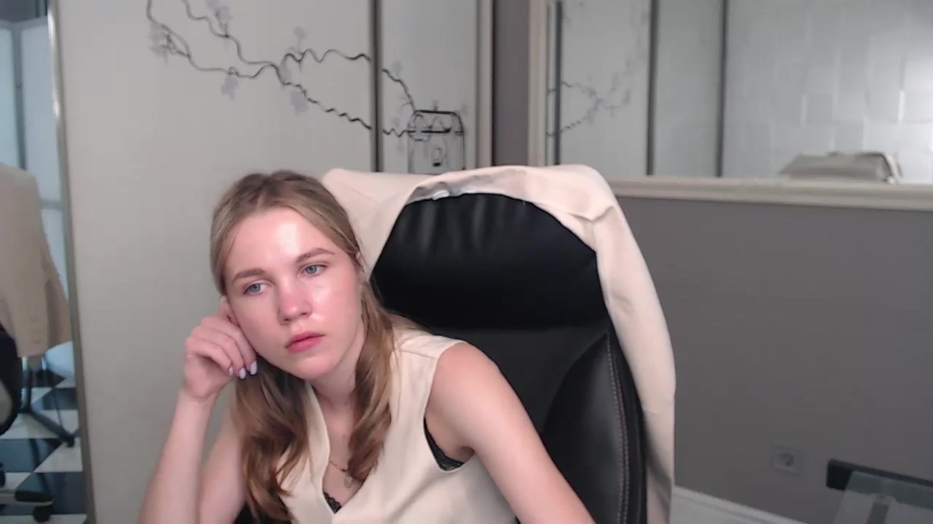 Gallery image thumbnail from Kate_Lewiss's myfreecams stream on, 05/26/2024, 10:43 image 4 of 20