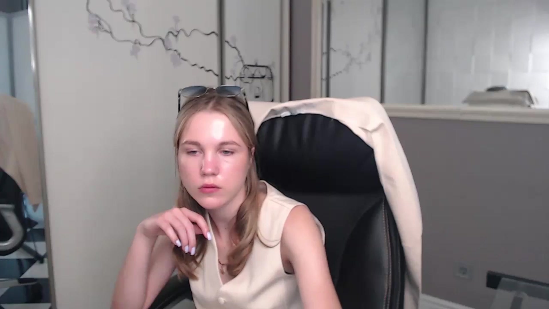 Gallery image thumbnail from Kate_Lewiss's myfreecams stream on, 05/26/2024, 10:43 image 13 of 20