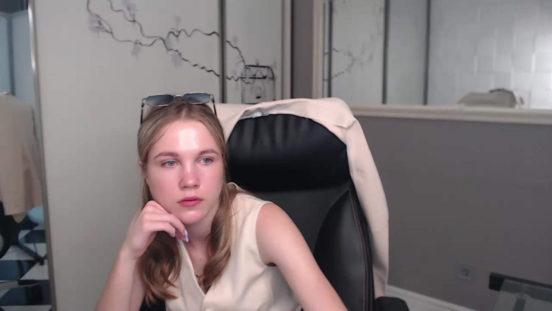 Gallery image thumbnail from Kate_Lewiss's myfreecams stream on, 05/26/2024, 10:43 image 8 of 20