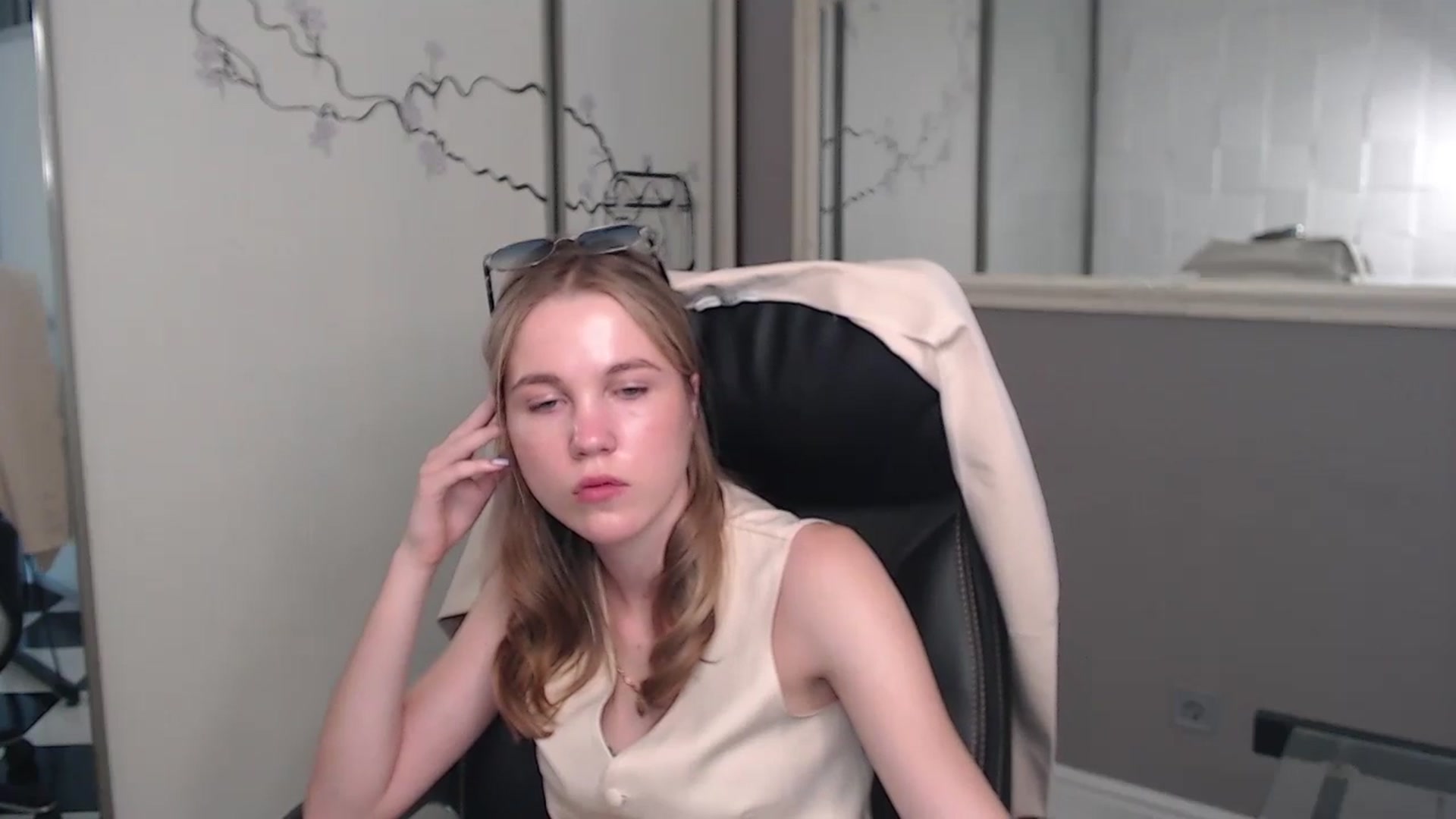 Gallery image thumbnail from Kate_Lewiss's myfreecams stream on, 05/26/2024, 10:43 image 19 of 20