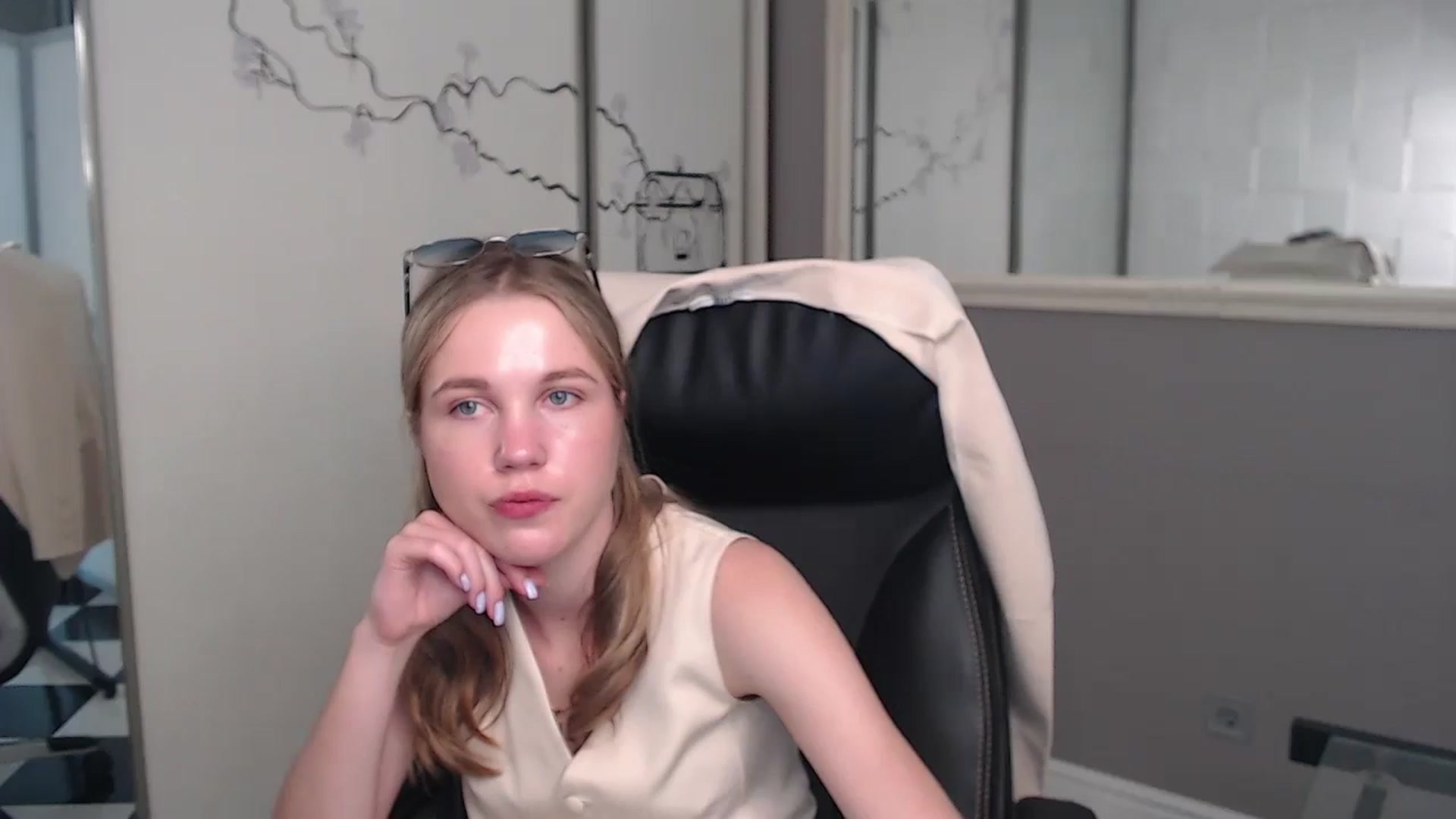 Gallery image thumbnail from Kate_Lewiss's myfreecams stream on, 05/26/2024, 10:43 image 7 of 20
