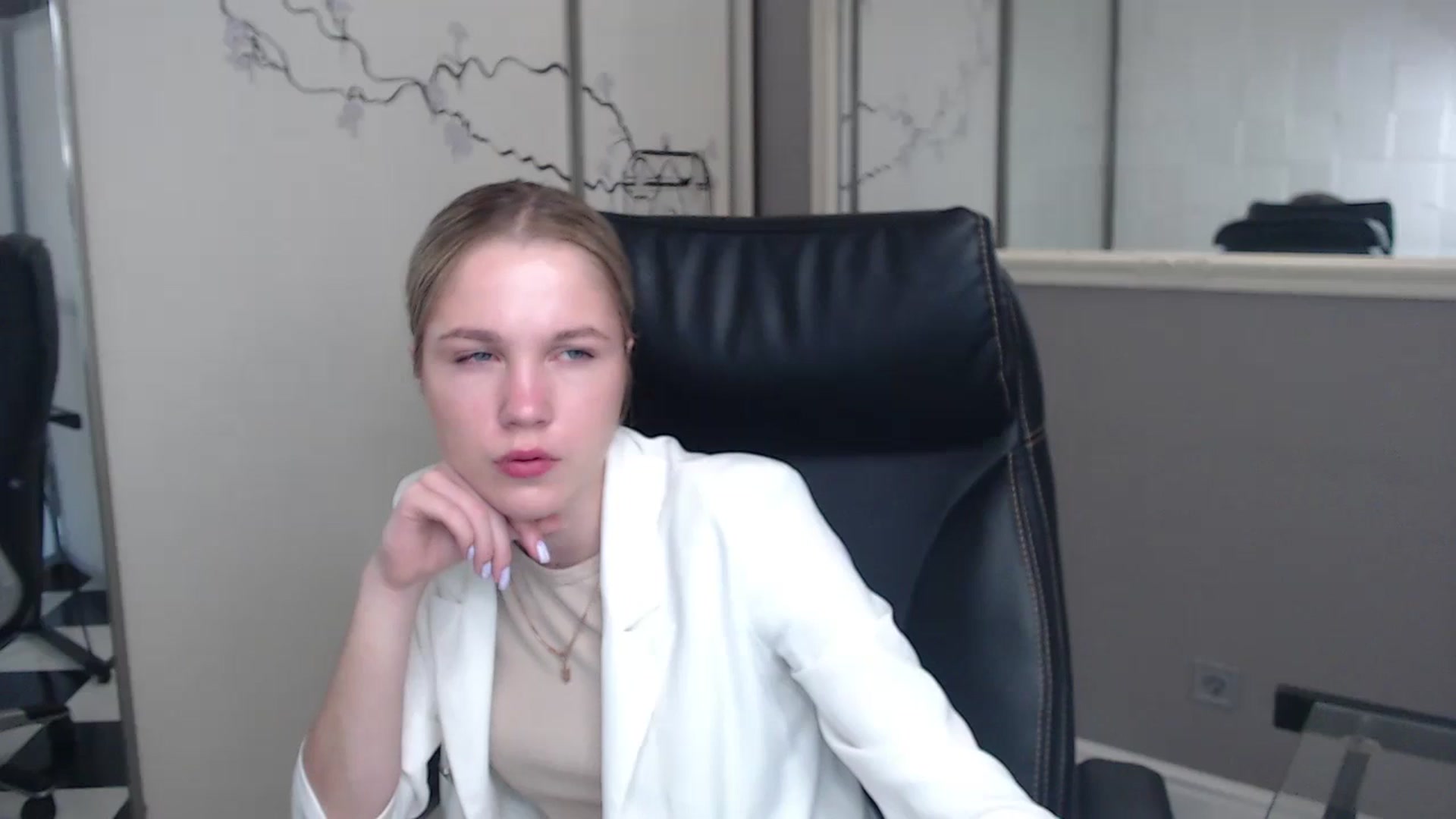 Gallery image thumbnail from Kate_Lewiss's myfreecams stream on, 05/27/2024, 05:55 image 3 of 20