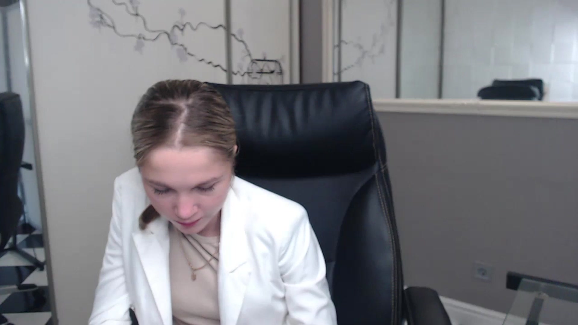 Gallery image thumbnail from Kate_Lewiss's myfreecams stream on, 05/27/2024, 06:22 image 12 of 20