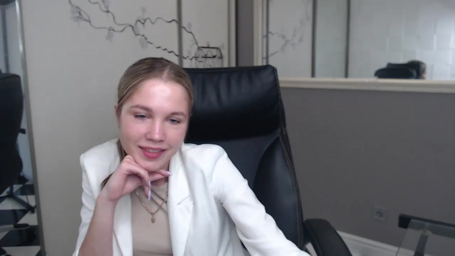 Gallery image thumbnail from Kate_Lewiss's myfreecams stream on, 05/27/2024, 06:22 image 18 of 20