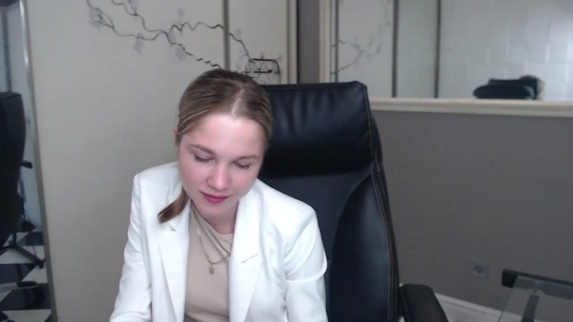 Gallery image thumbnail from Kate_Lewiss's myfreecams stream on, 05/27/2024, 06:22 image 16 of 20