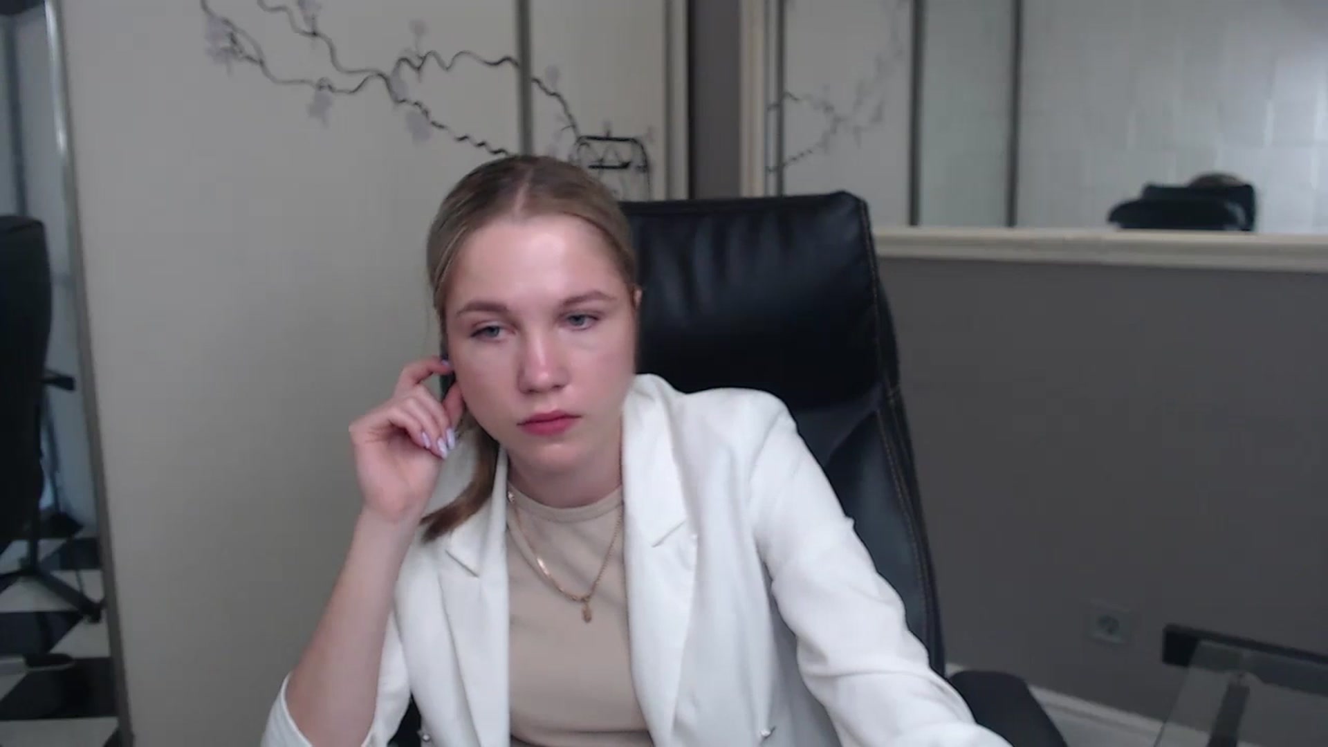 Gallery image thumbnail from Kate_Lewiss's myfreecams stream on, 05/27/2024, 07:00 image 7 of 20