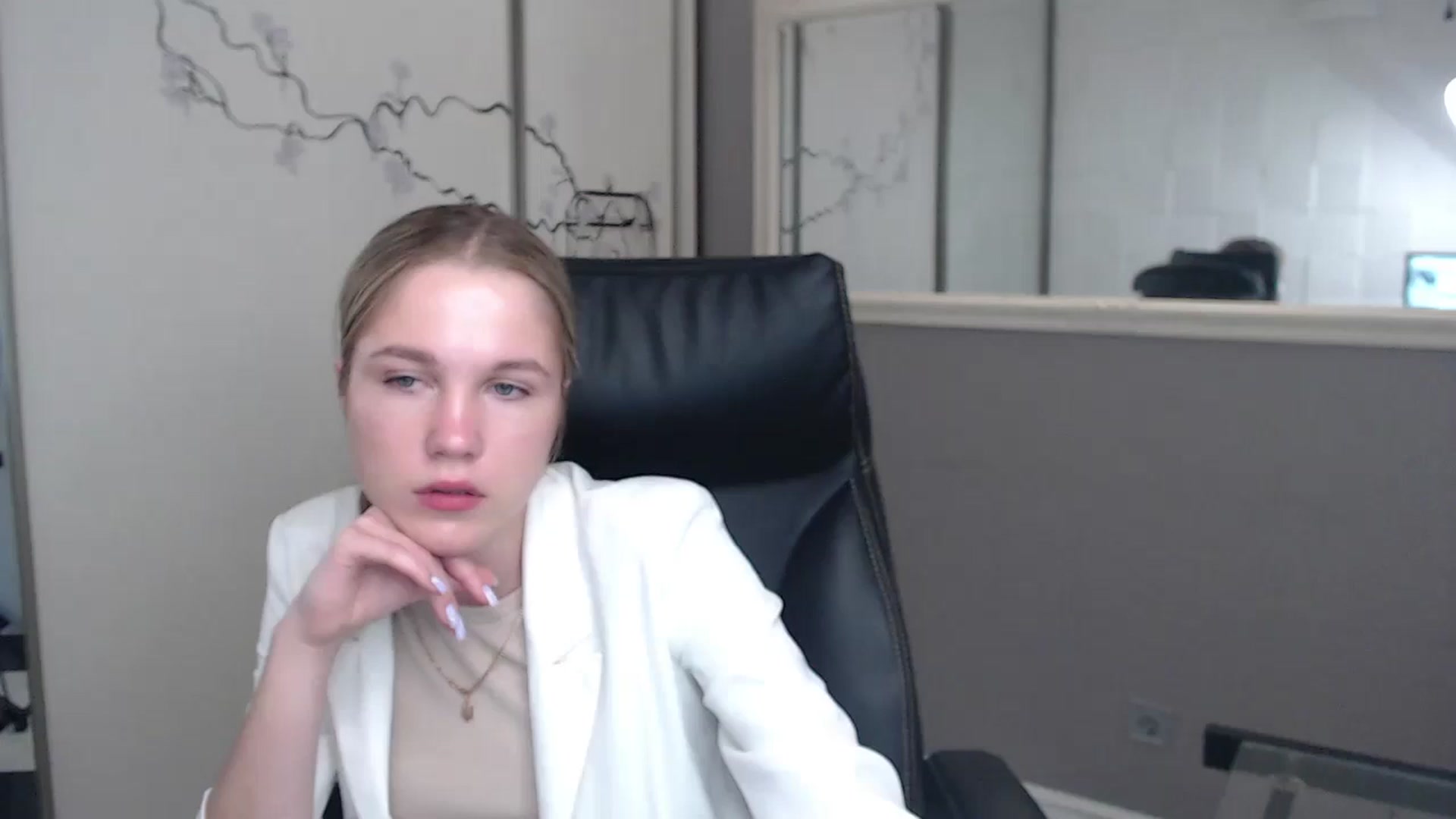 Gallery image thumbnail from Kate_Lewiss's myfreecams stream on, 05/27/2024, 07:00 image 16 of 20