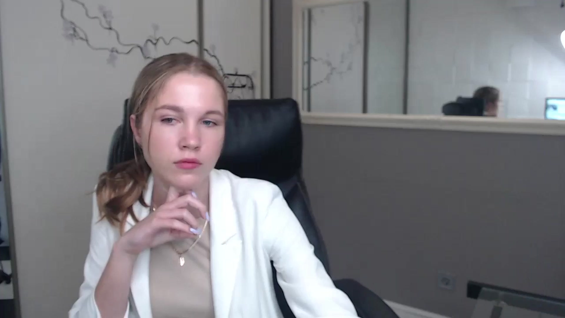 Gallery image thumbnail from Kate_Lewiss's myfreecams stream on, 05/27/2024, 07:00 image 10 of 20