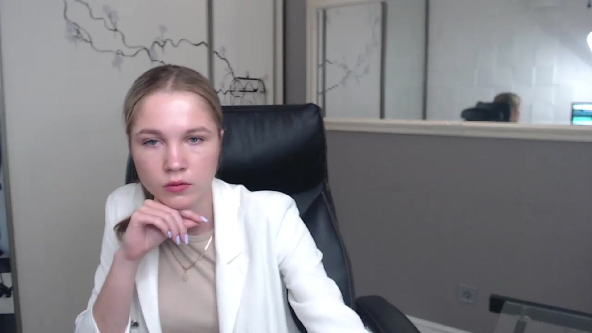 Gallery image thumbnail from Kate_Lewiss's myfreecams stream on, 05/27/2024, 07:00 image 11 of 20