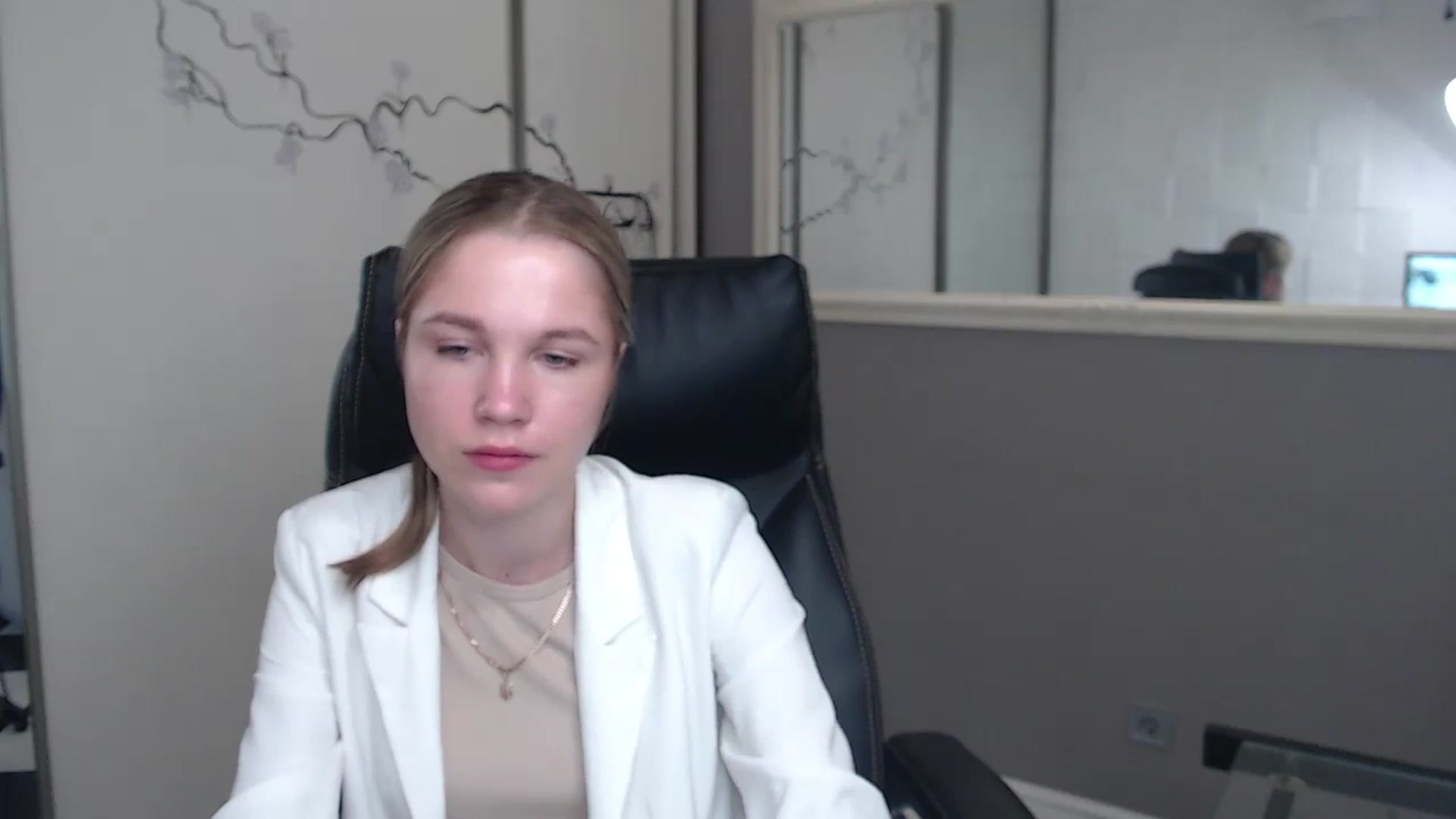 Gallery image thumbnail from Kate_Lewiss's myfreecams stream on, 05/27/2024, 07:00 image 17 of 20