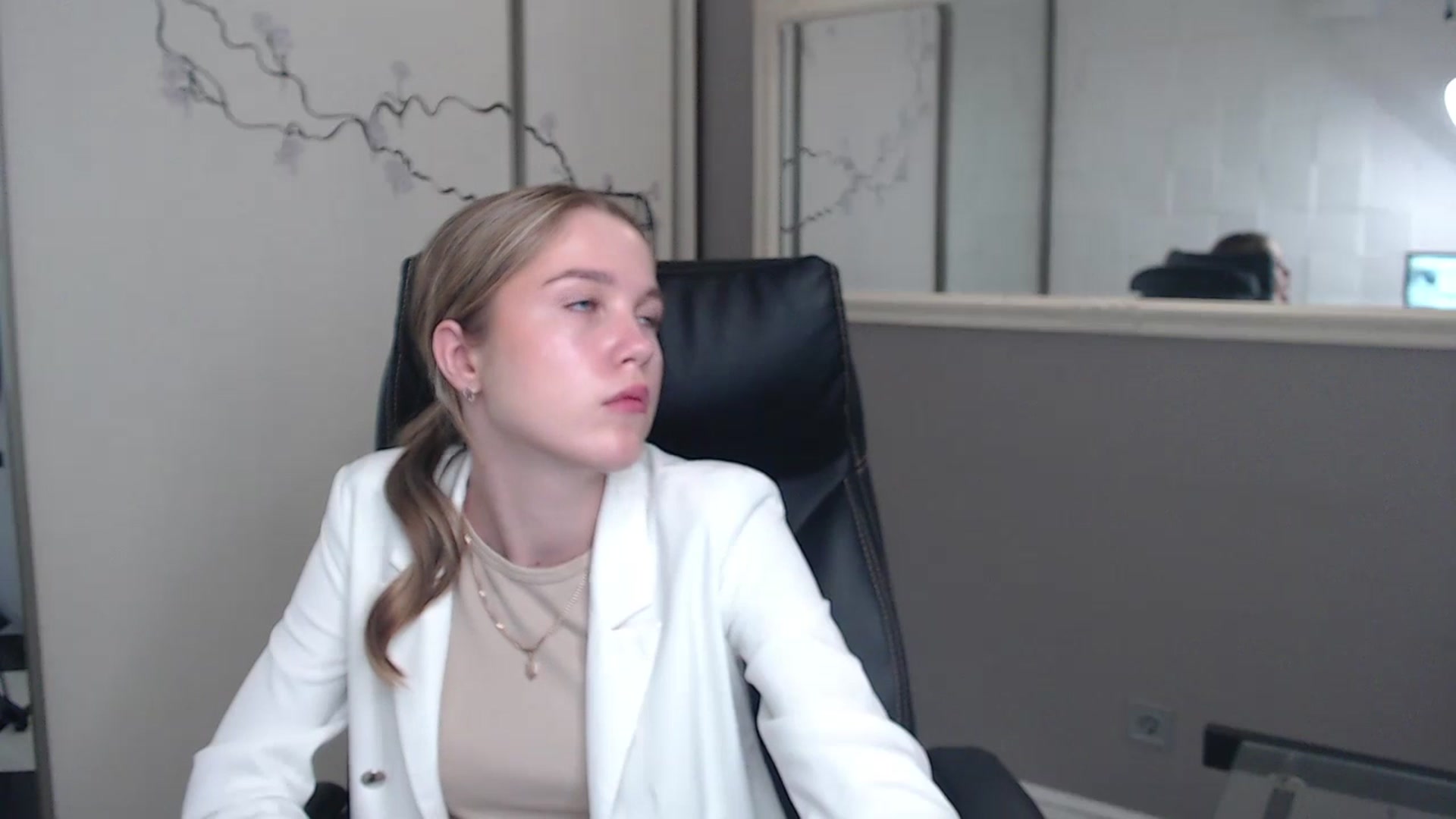 Gallery image thumbnail from Kate_Lewiss's myfreecams stream on, 05/27/2024, 07:00 image 13 of 20