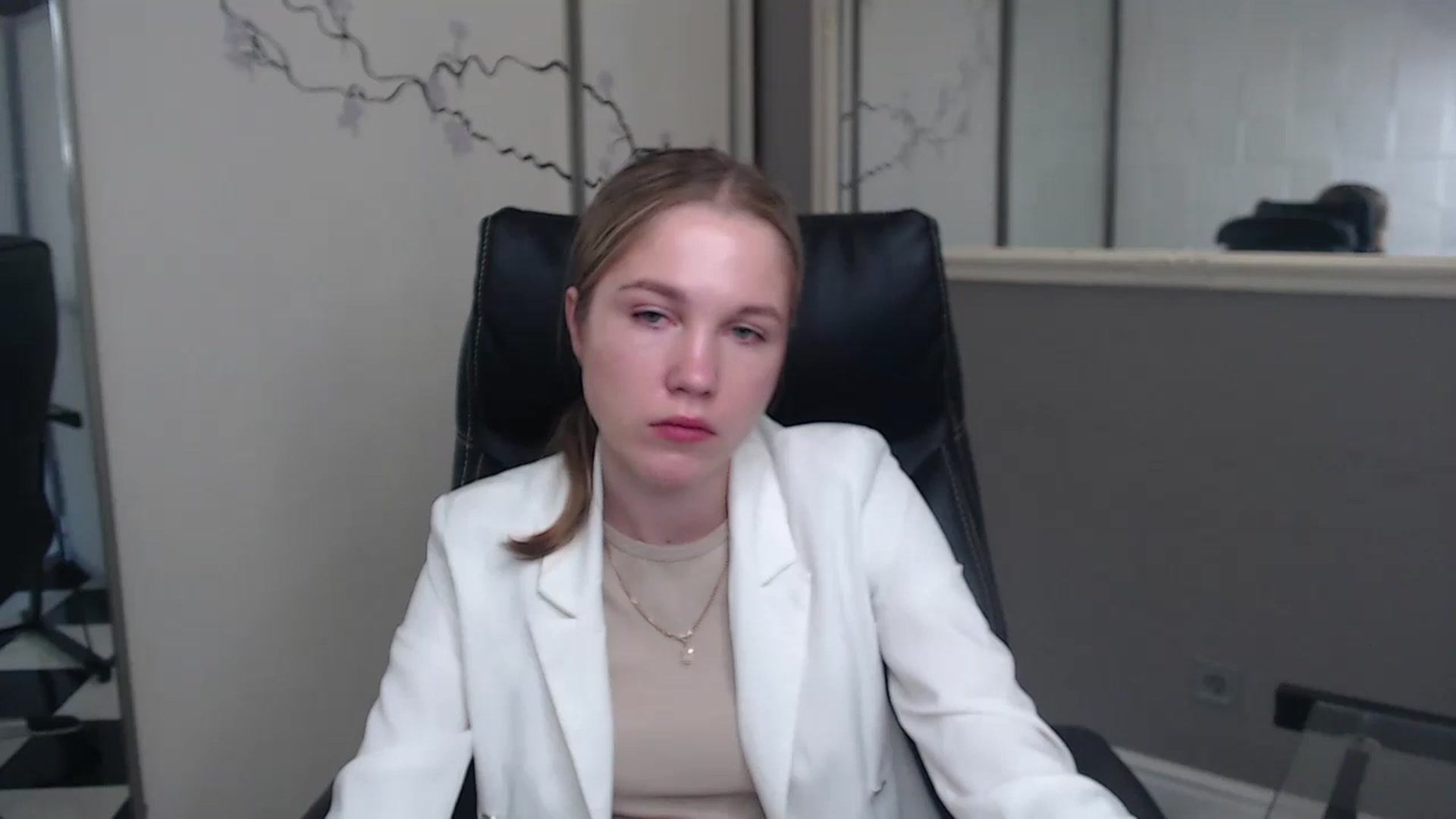 Gallery image thumbnail from Kate_Lewiss's myfreecams stream on, 05/27/2024, 07:00 image 4 of 20