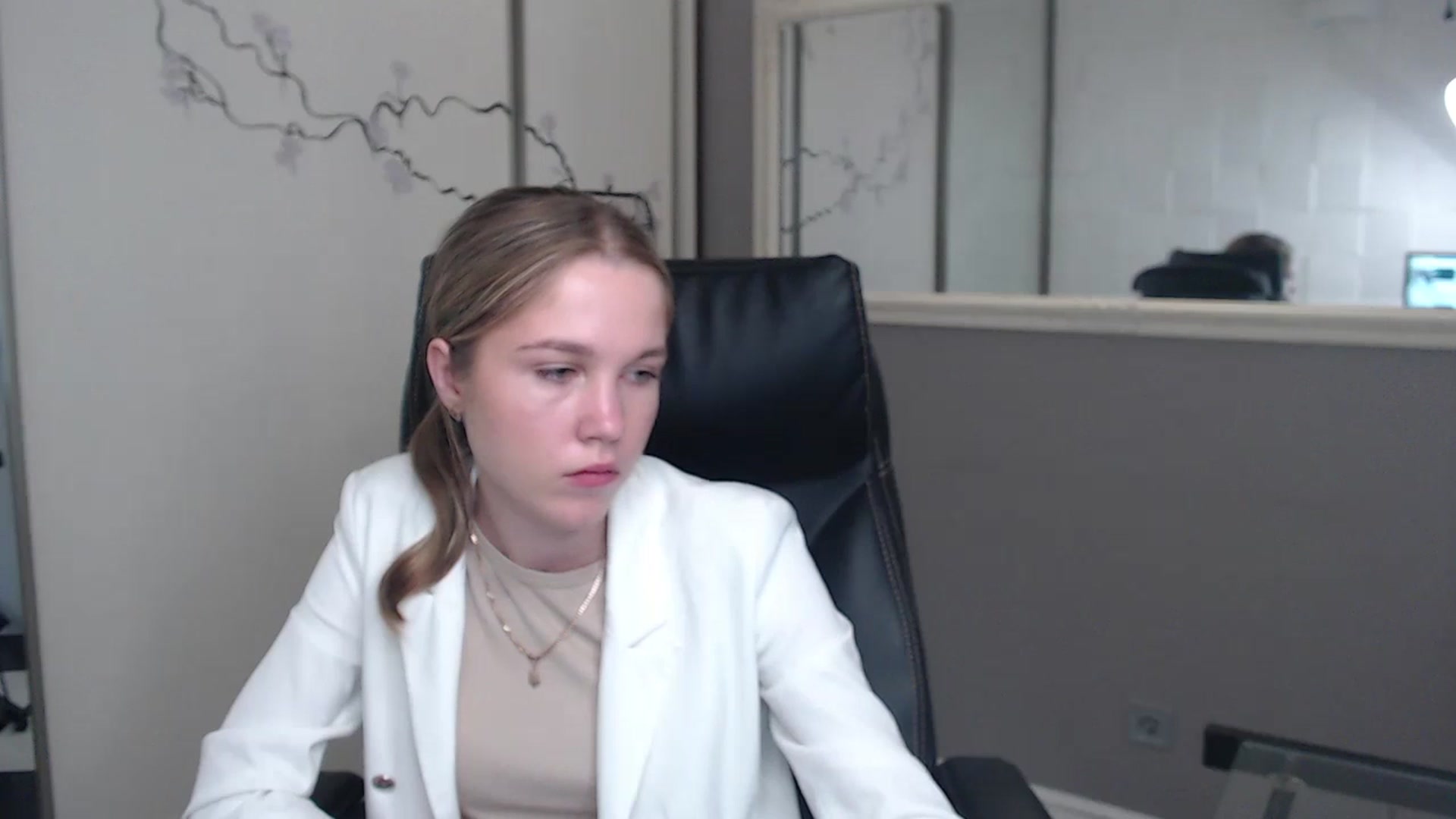 Gallery image thumbnail from Kate_Lewiss's myfreecams stream on, 05/27/2024, 07:00 image 18 of 20