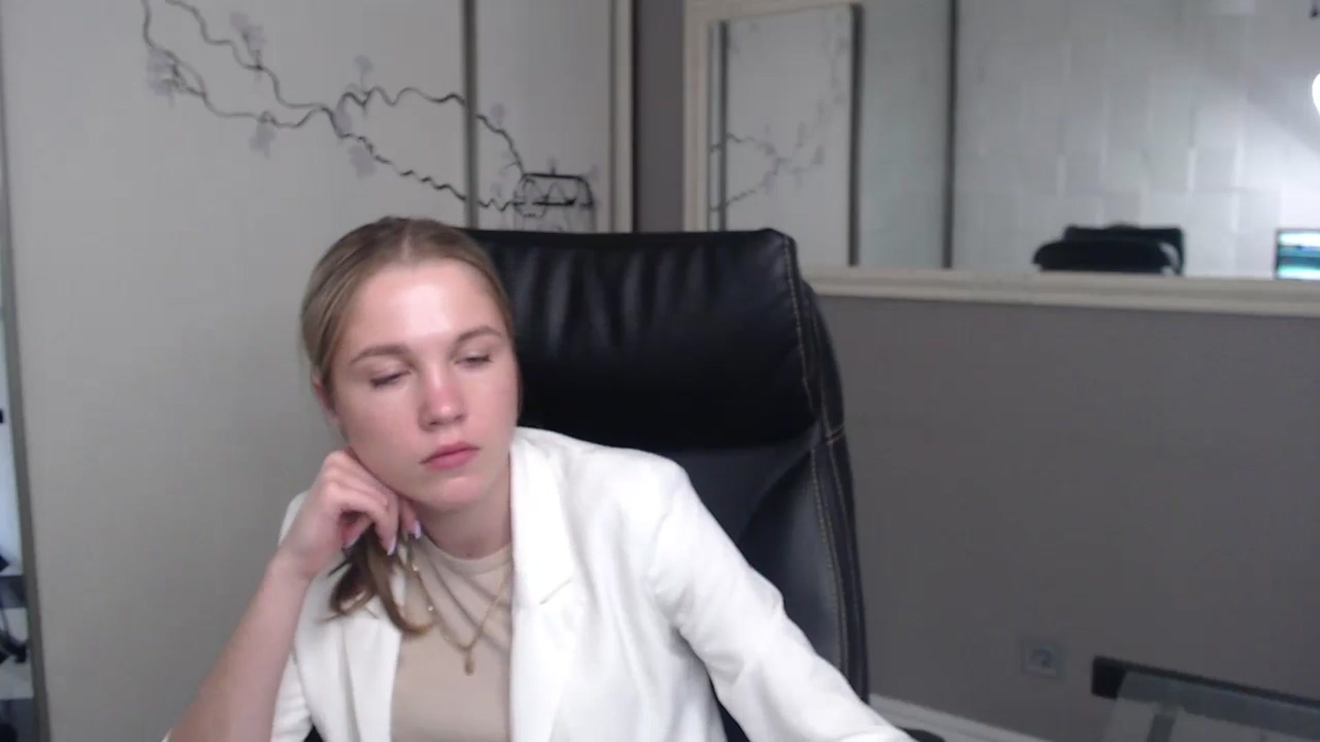 Gallery image thumbnail from Kate_Lewiss's myfreecams stream on, 05/27/2024, 10:05 image 14 of 20