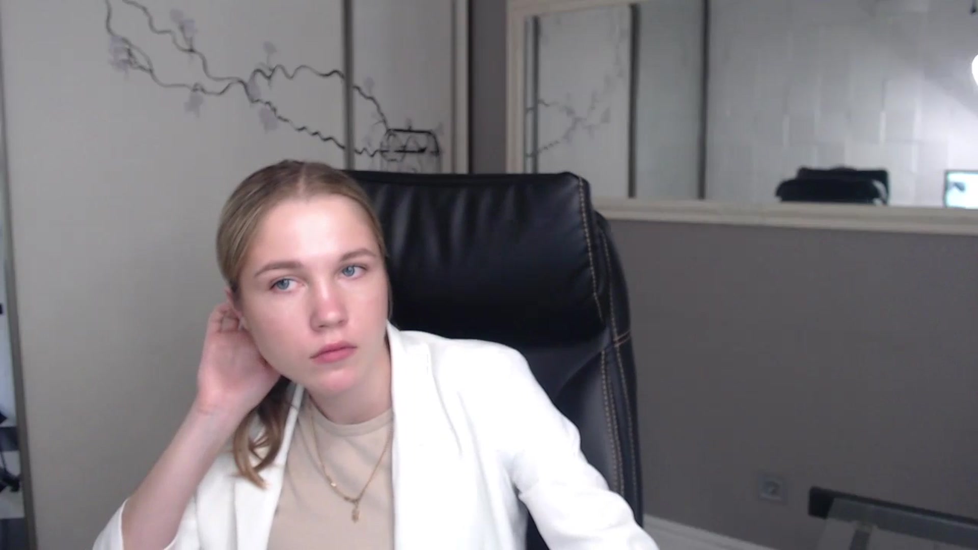 Gallery image thumbnail from Kate_Lewiss's myfreecams stream on, 05/27/2024, 10:05 image 4 of 20