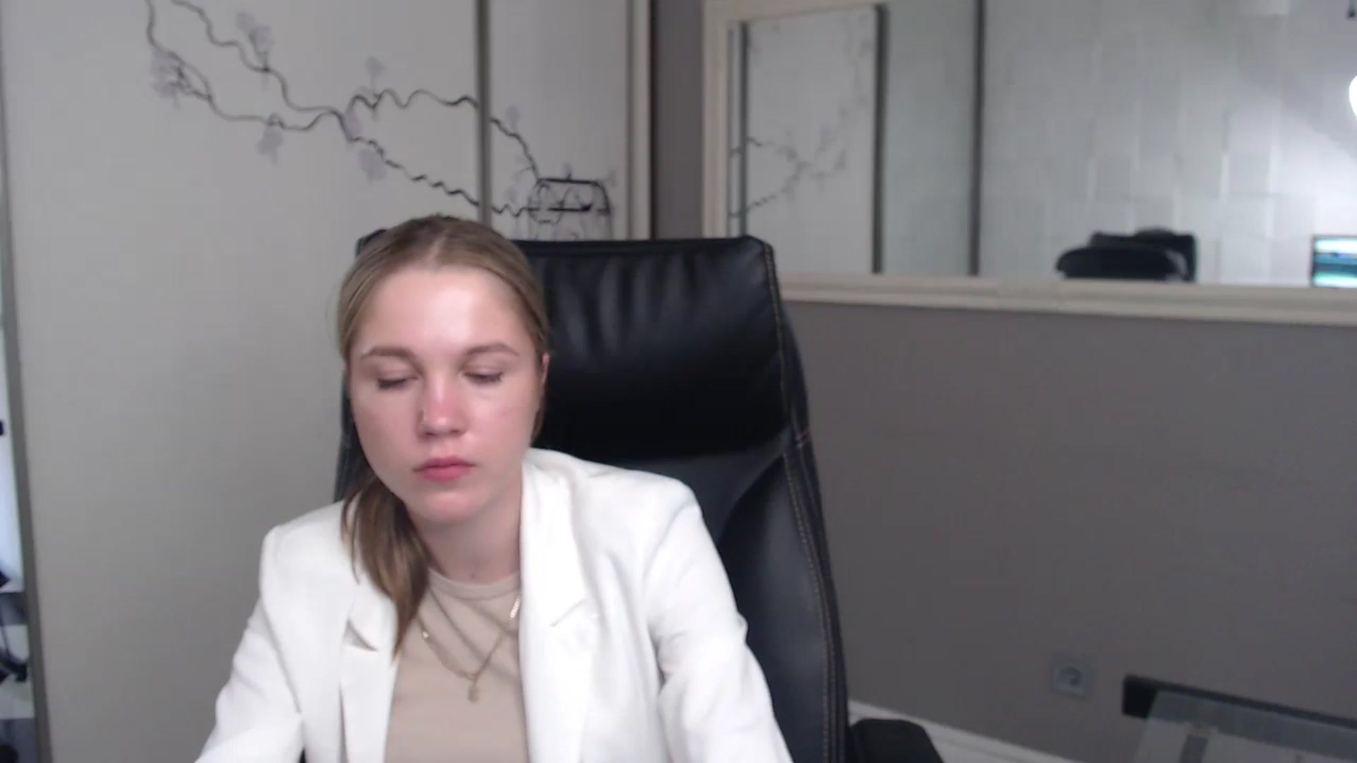 Gallery image thumbnail from Kate_Lewiss's myfreecams stream on, 05/27/2024, 10:05 image 18 of 20