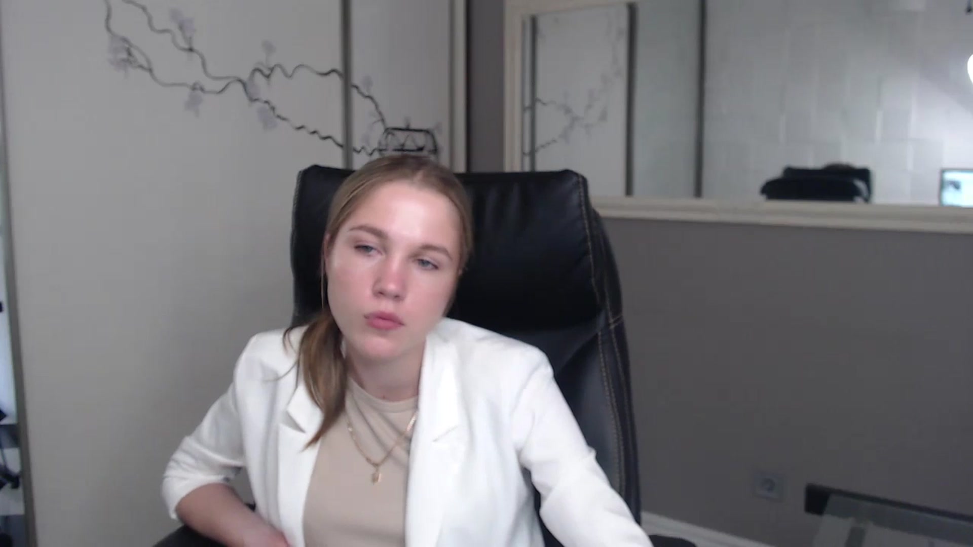 Gallery image thumbnail from Kate_Lewiss's myfreecams stream on, 05/27/2024, 10:05 image 17 of 20