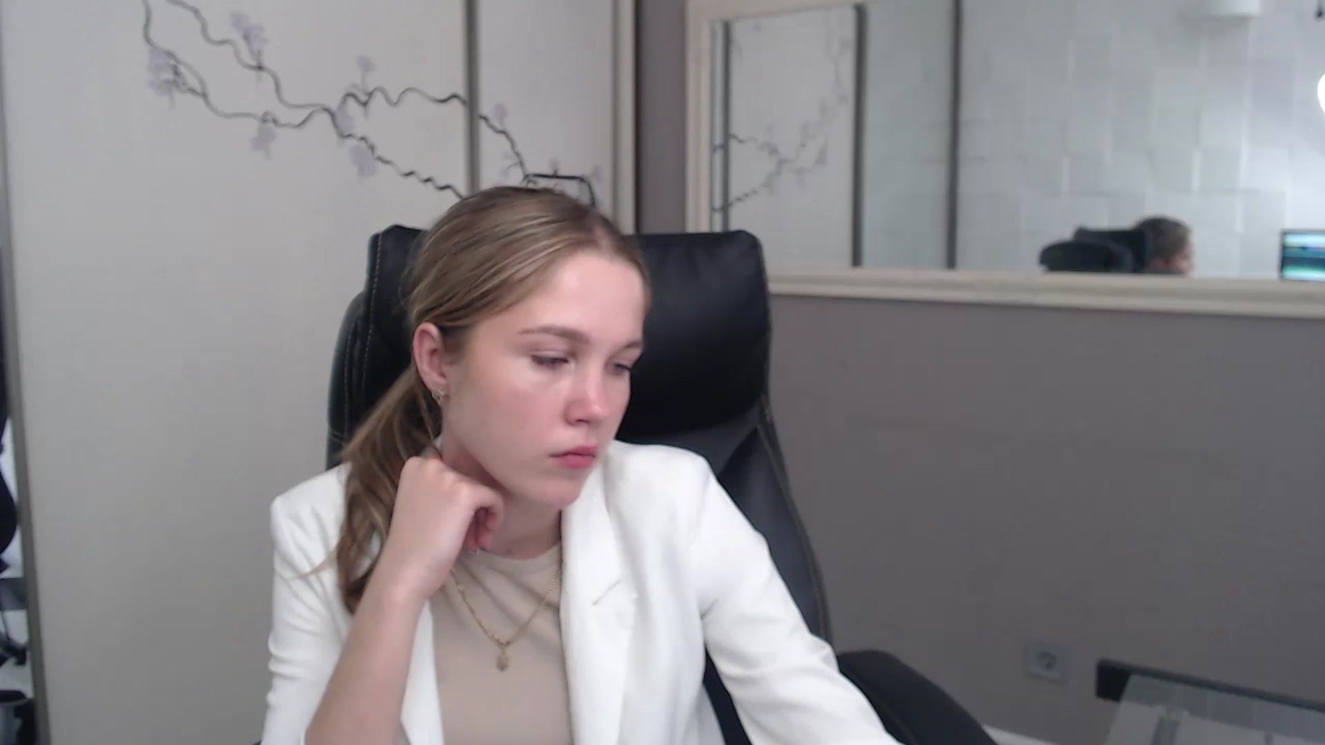 Gallery image thumbnail from Kate_Lewiss's myfreecams stream on, 05/27/2024, 10:21 image 5 of 20