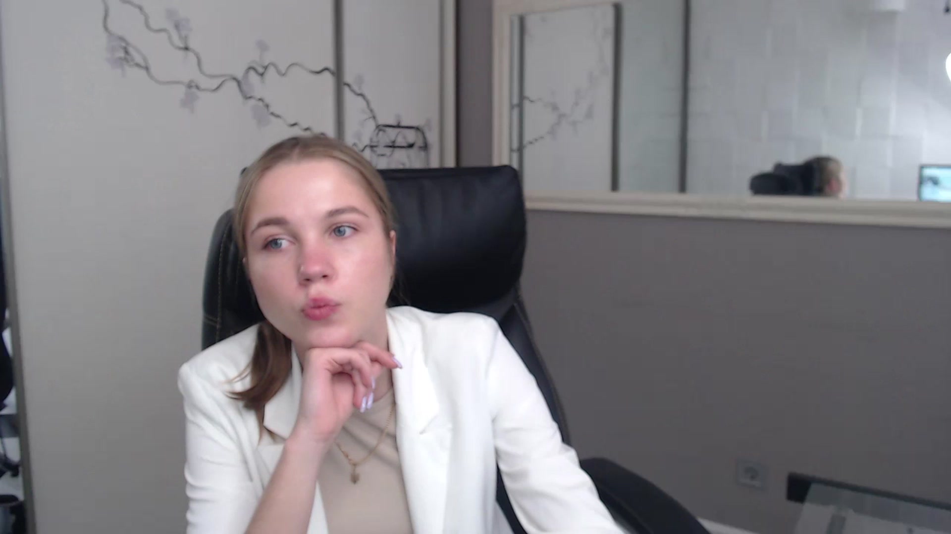 Gallery image thumbnail from Kate_Lewiss's myfreecams stream on, 05/27/2024, 10:21 image 4 of 20
