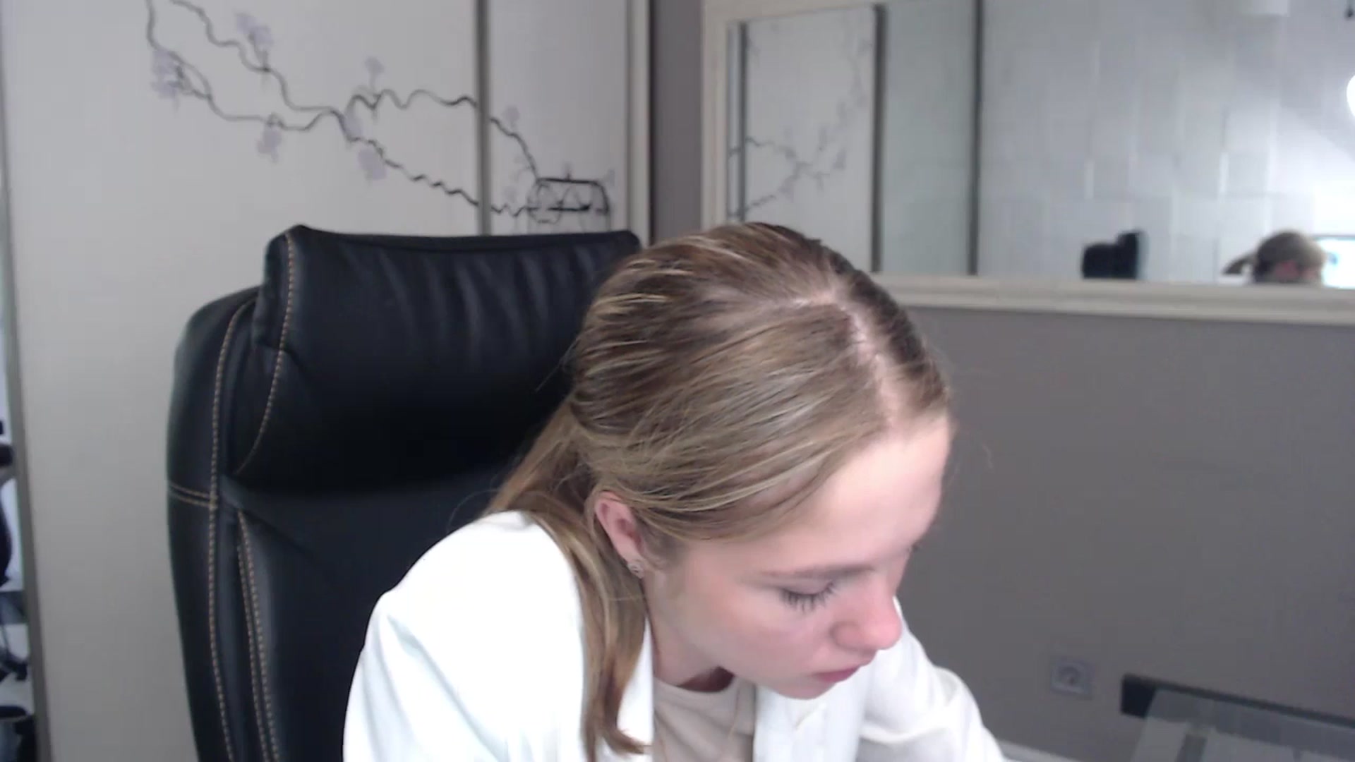 Gallery image thumbnail from Kate_Lewiss's myfreecams stream on, 05/27/2024, 10:21 image 18 of 20