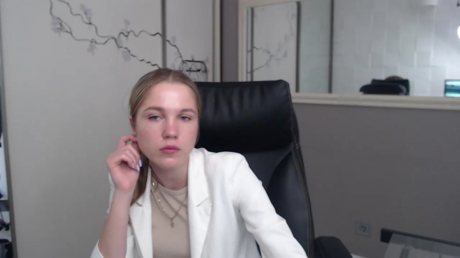 Gallery image thumbnail from Kate_Lewiss's myfreecams stream on, 05/27/2024, 10:21 image 7 of 20