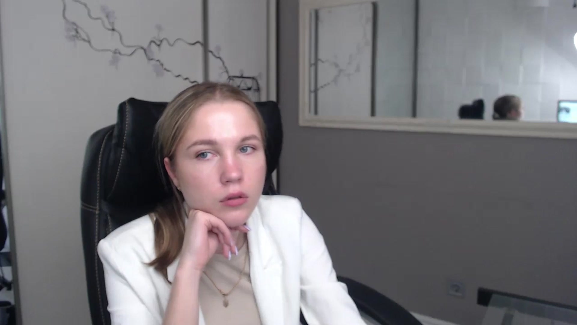 Gallery image thumbnail from Kate_Lewiss's myfreecams stream on, 05/27/2024, 10:21 image 15 of 20
