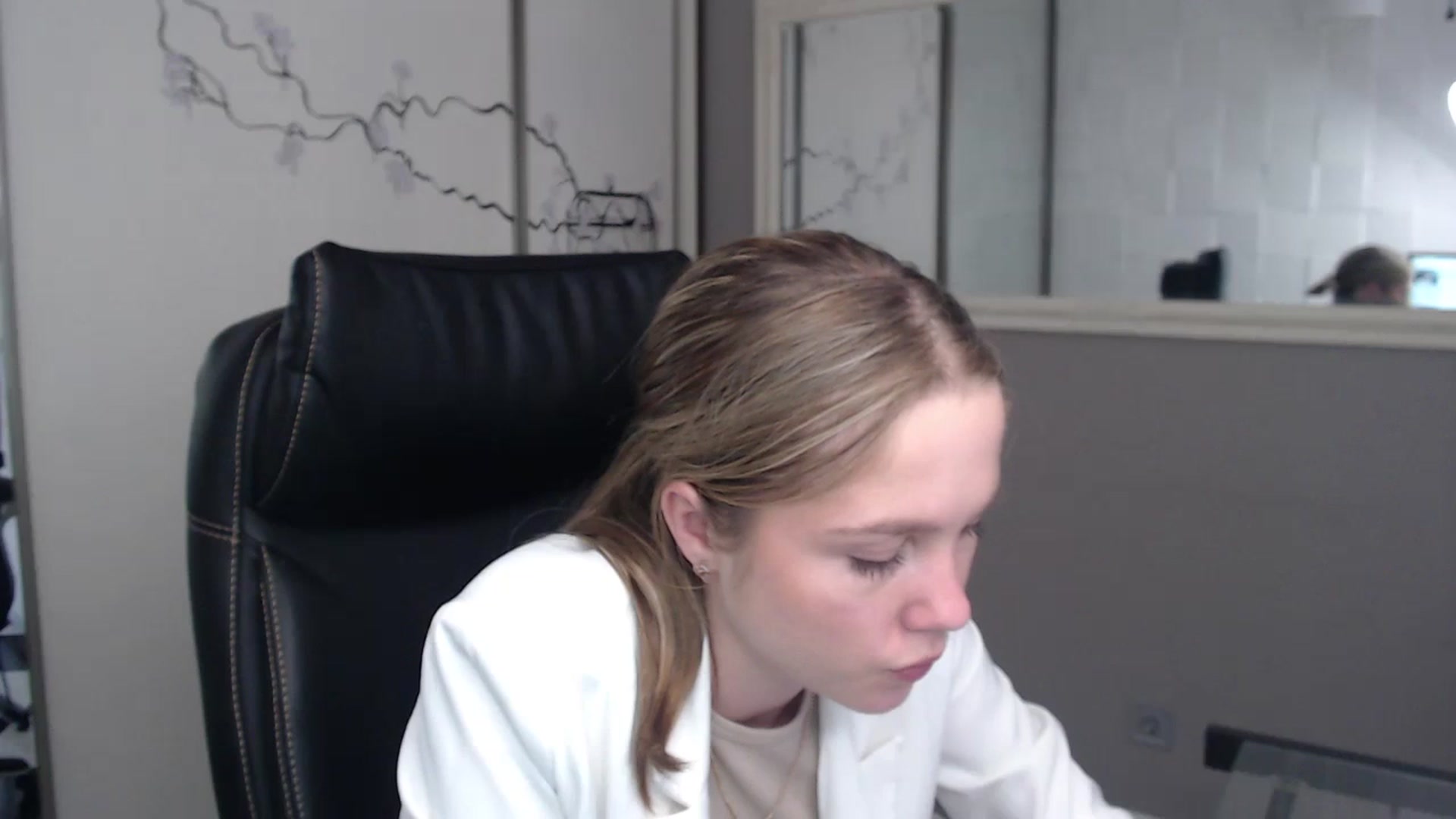 Gallery image thumbnail from Kate_Lewiss's myfreecams stream on, 05/27/2024, 10:21 image 17 of 20