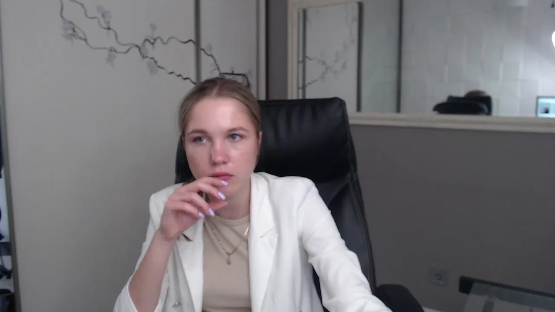 Gallery image thumbnail from Kate_Lewiss's myfreecams stream on, 05/27/2024, 10:21 image 14 of 20