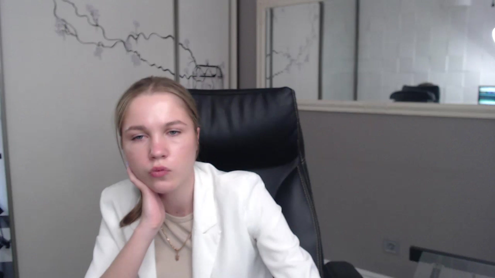Gallery image thumbnail from Kate_Lewiss's myfreecams stream on, 05/27/2024, 10:39 image 13 of 20