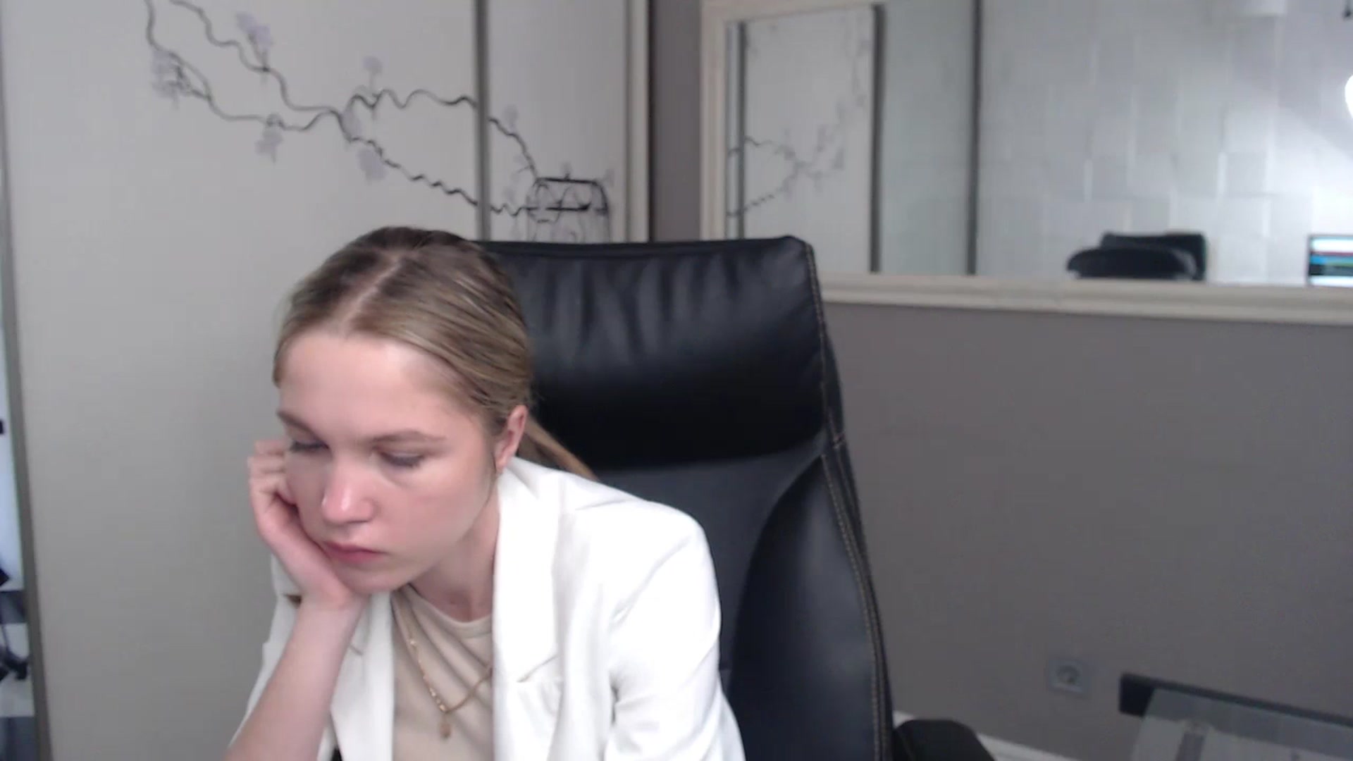 Gallery image thumbnail from Kate_Lewiss's myfreecams stream on, 05/27/2024, 10:39 image 6 of 20