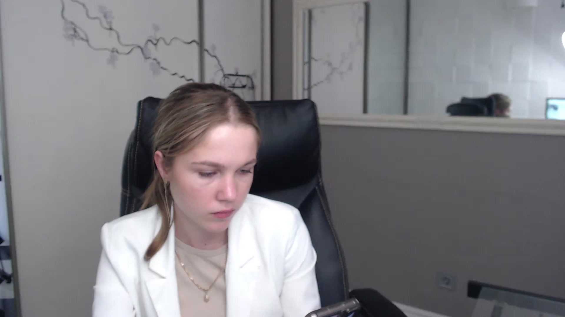Gallery image thumbnail from Kate_Lewiss's myfreecams stream on, 05/27/2024, 10:39 image 19 of 20