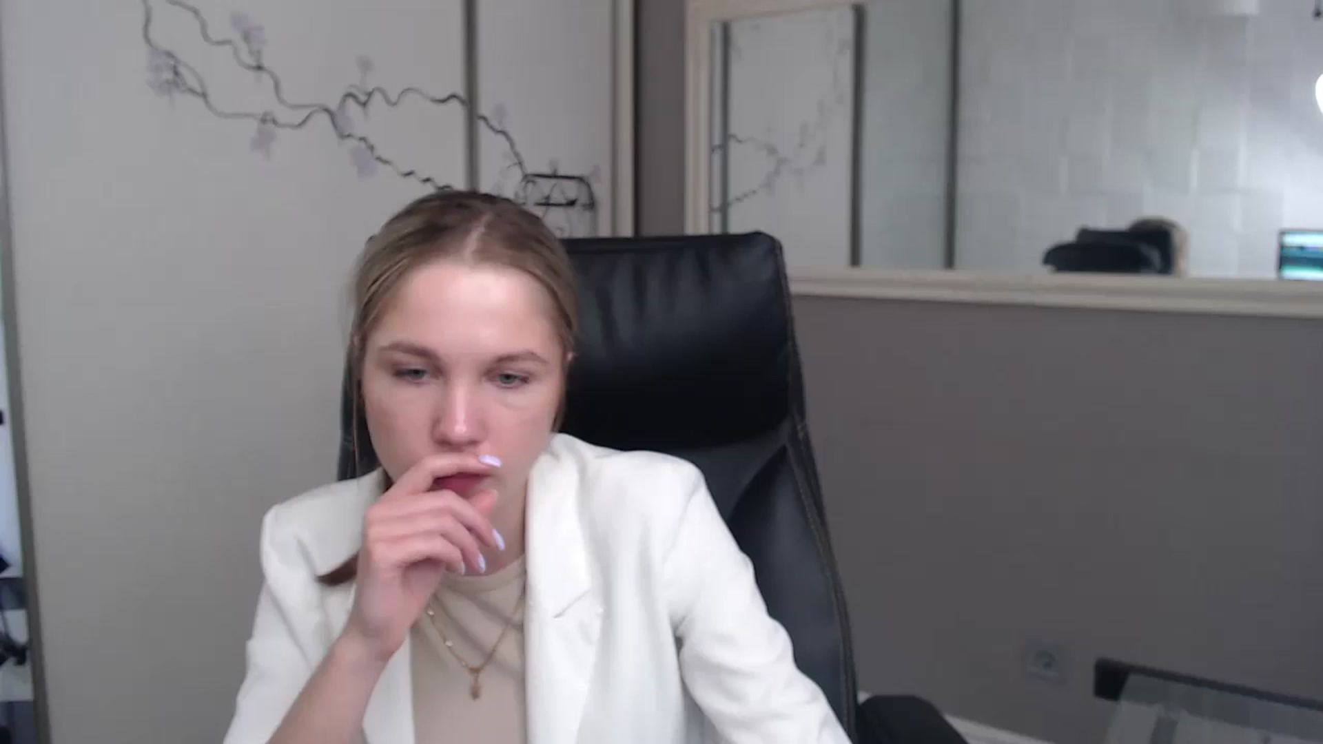 Gallery image thumbnail from Kate_Lewiss's myfreecams stream on, 05/27/2024, 10:39 image 15 of 20