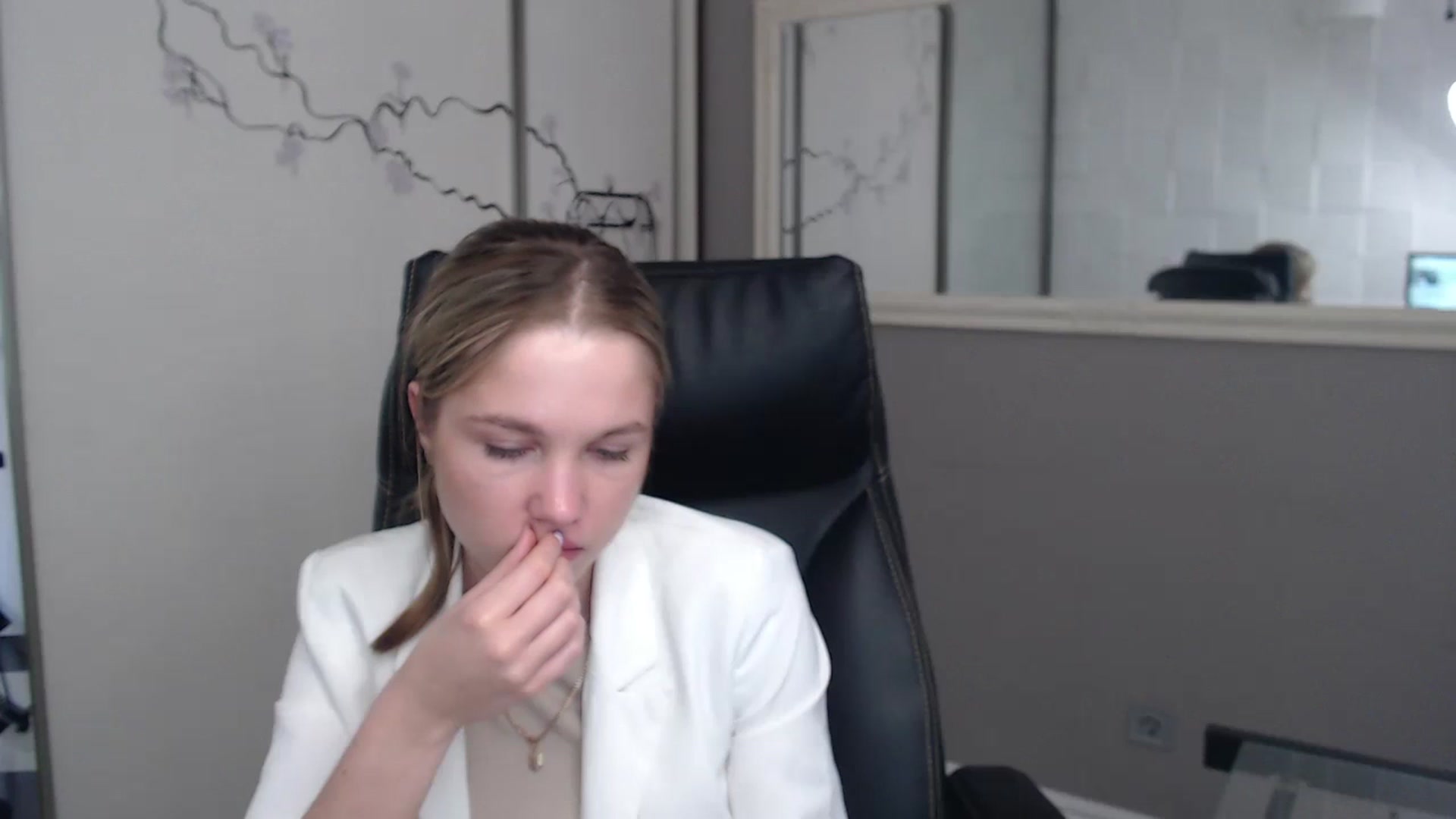 Gallery image thumbnail from Kate_Lewiss's myfreecams stream on, 05/27/2024, 10:39 image 16 of 20